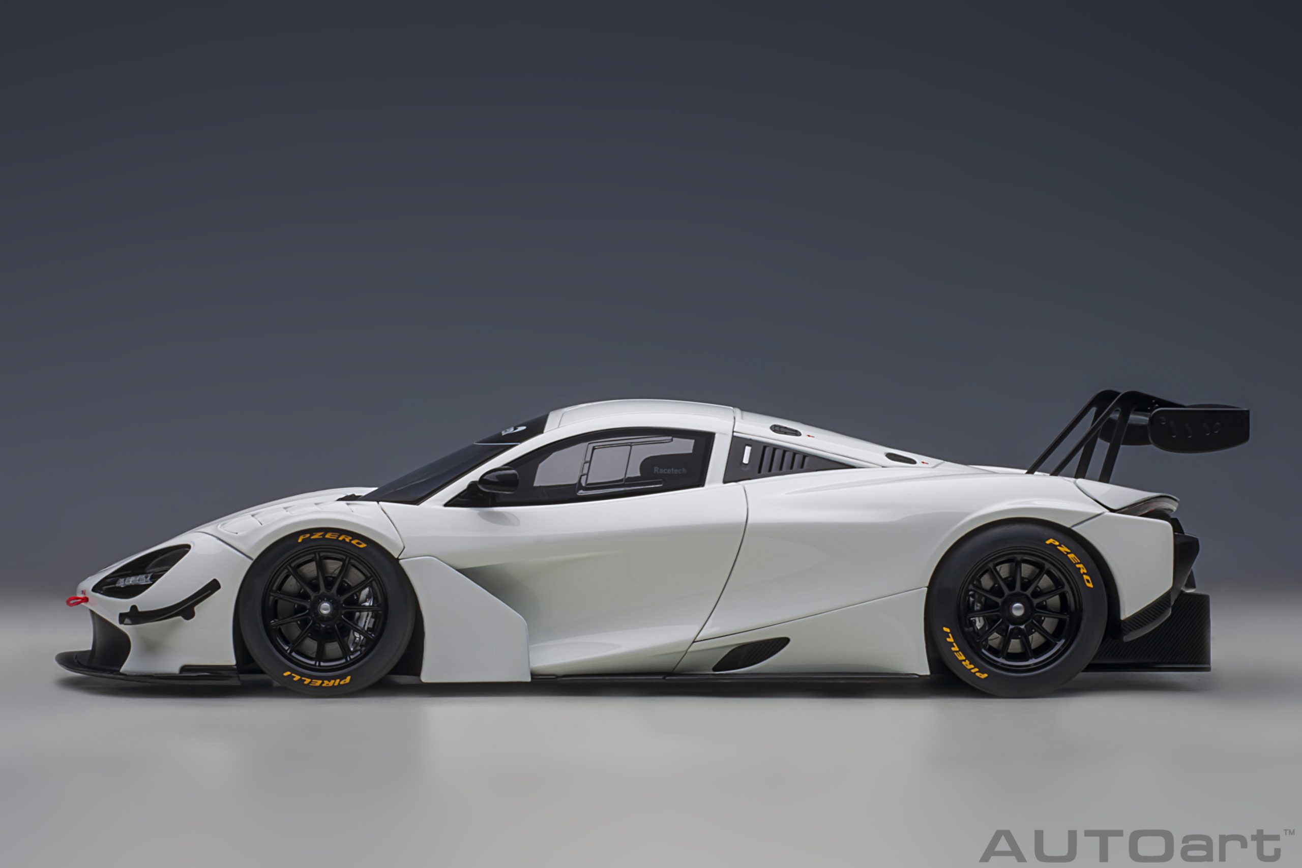 AUTOart McLaren 720S GT3 2019 1:18 - Gloss White - Immagine 3
