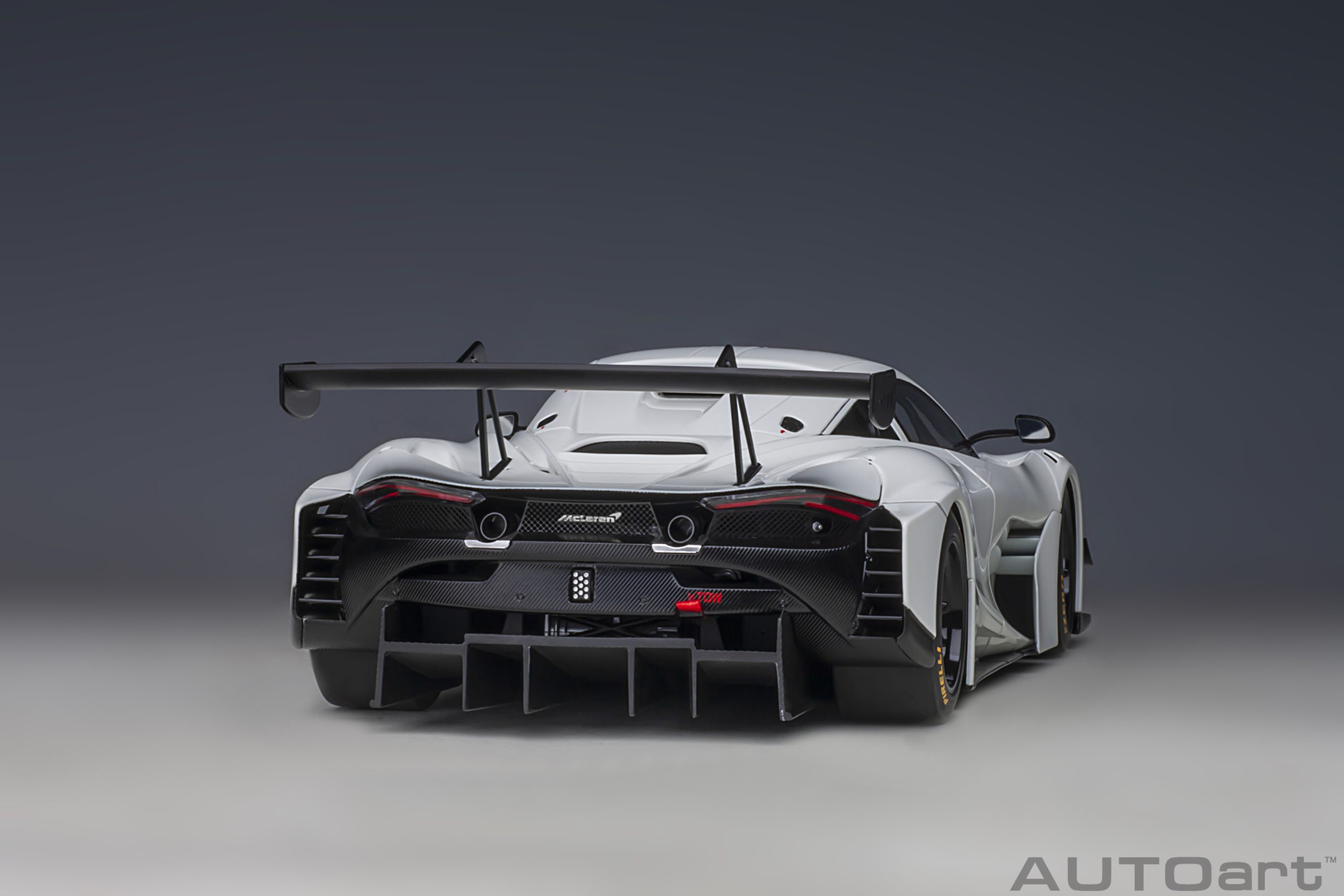 AUTOart McLaren 720S GT3 2019 1:18 - Gloss White - Immagine 13