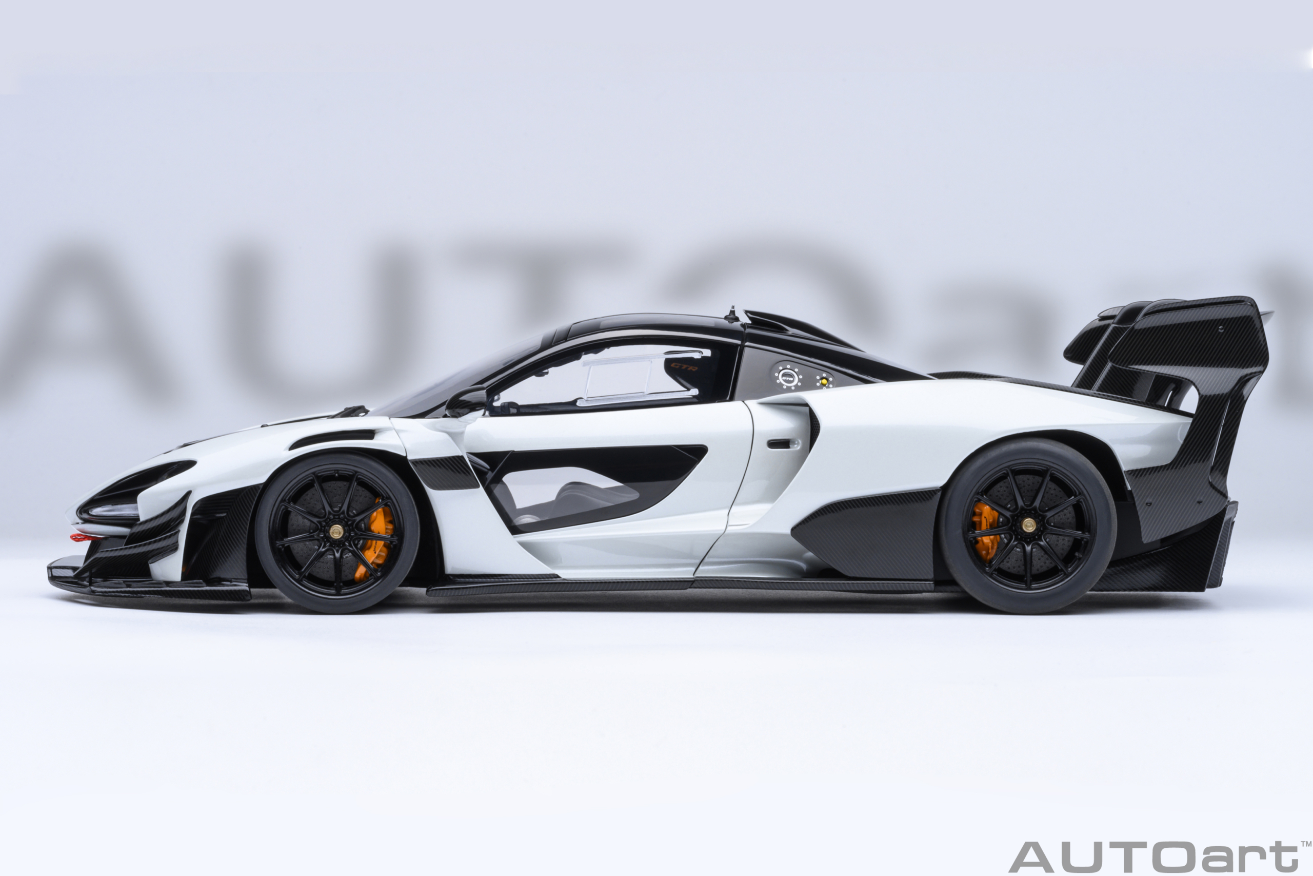 AUTOart McLaren Senna GTR 2019 1:18 - Silica White - Image 3