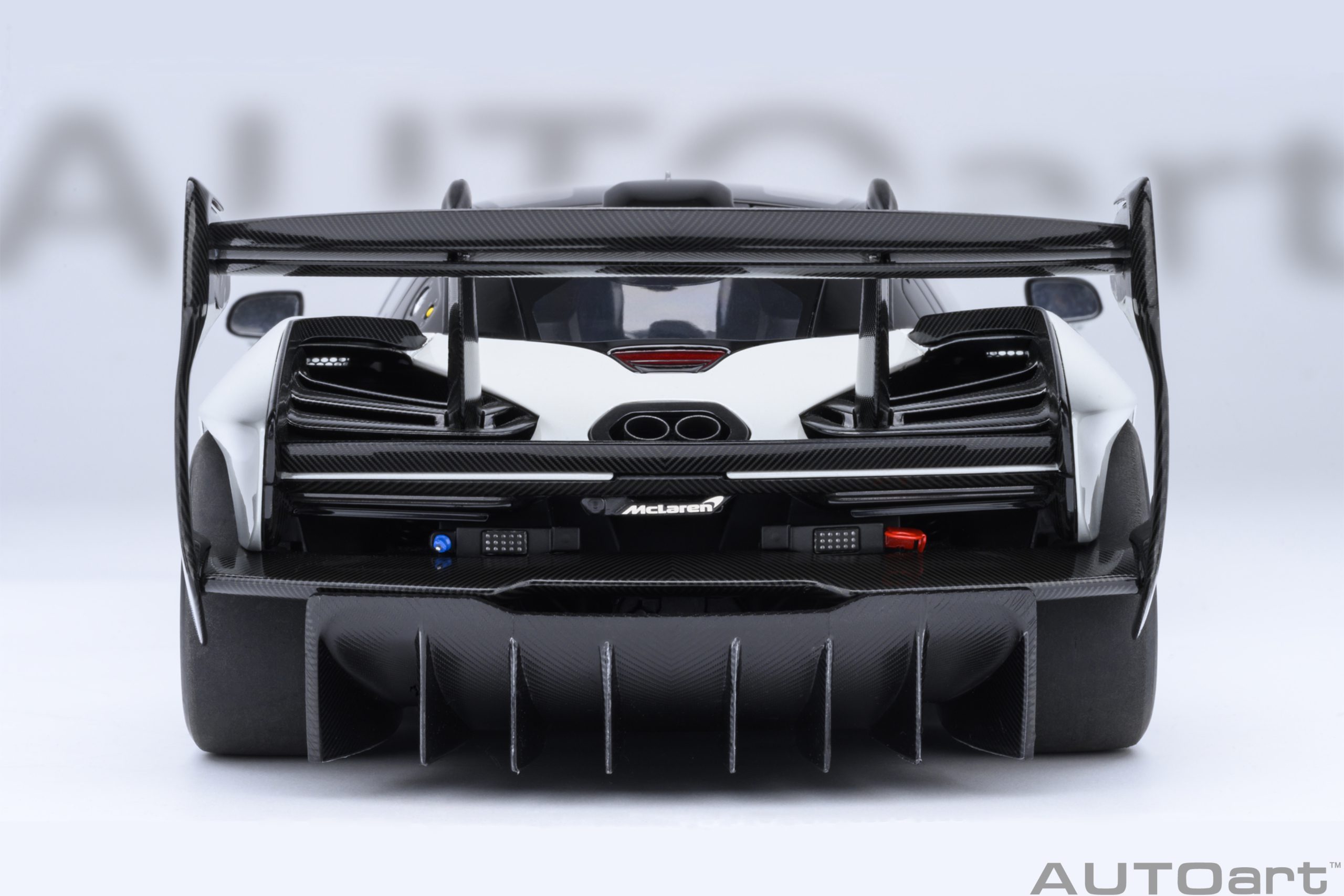 AUTOart McLaren Senna GTR 2019 1:18 - Silica White - Image 6