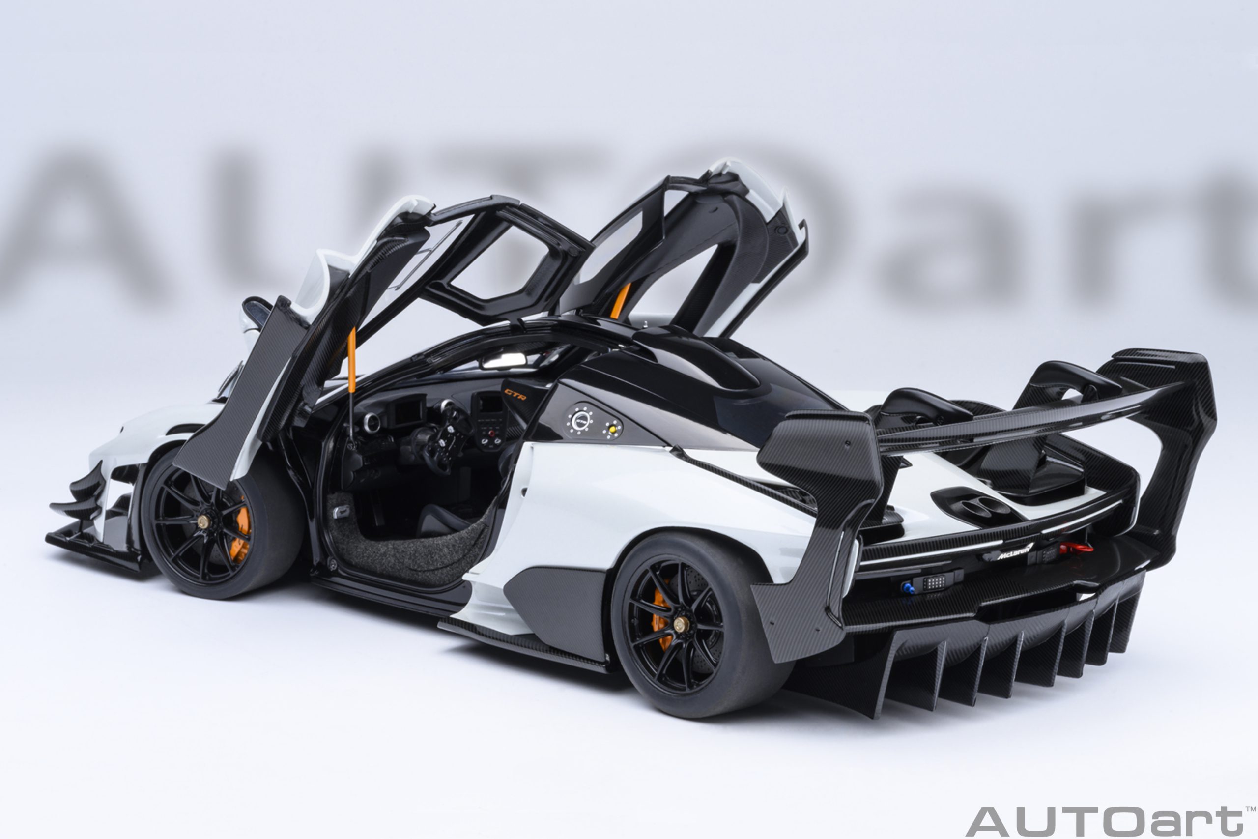 AUTOart McLaren Senna GTR 2019 1:18 - Silica White - Image 13
