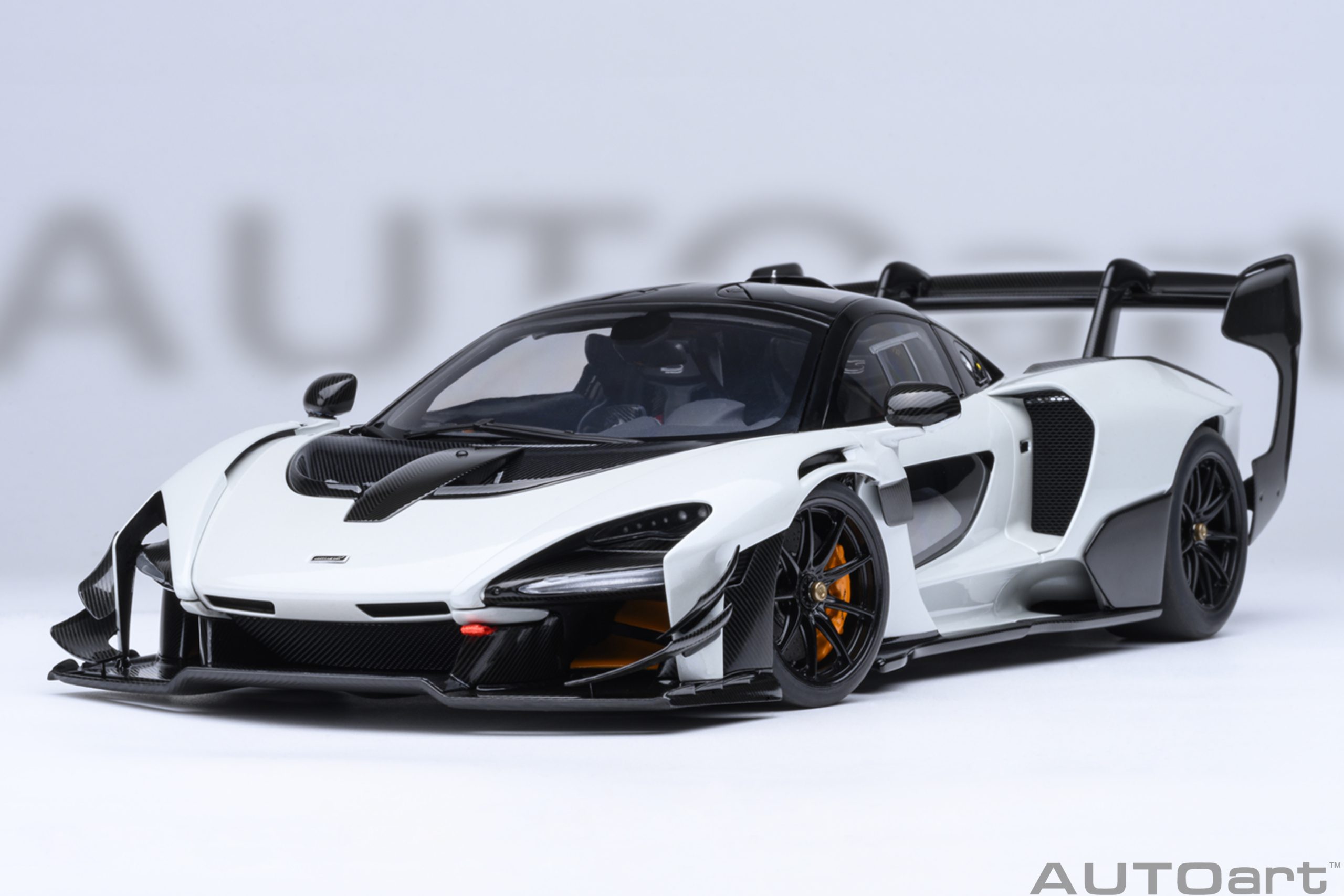 AUTOart McLaren Senna GTR 2019 1:18 - Silica White - Image 15