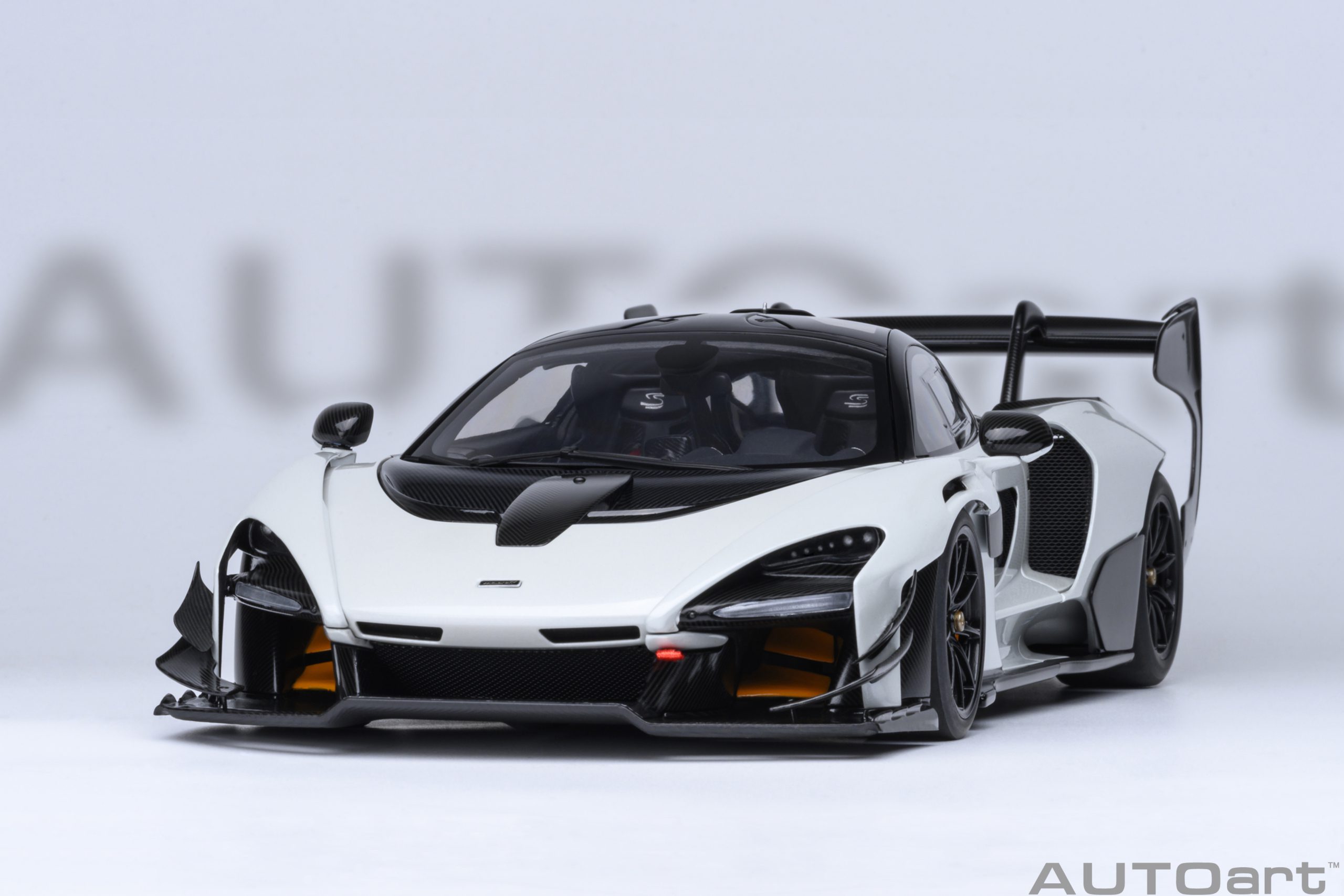 AUTOart McLaren Senna GTR 2019 1:18 - Silica White - Image 16