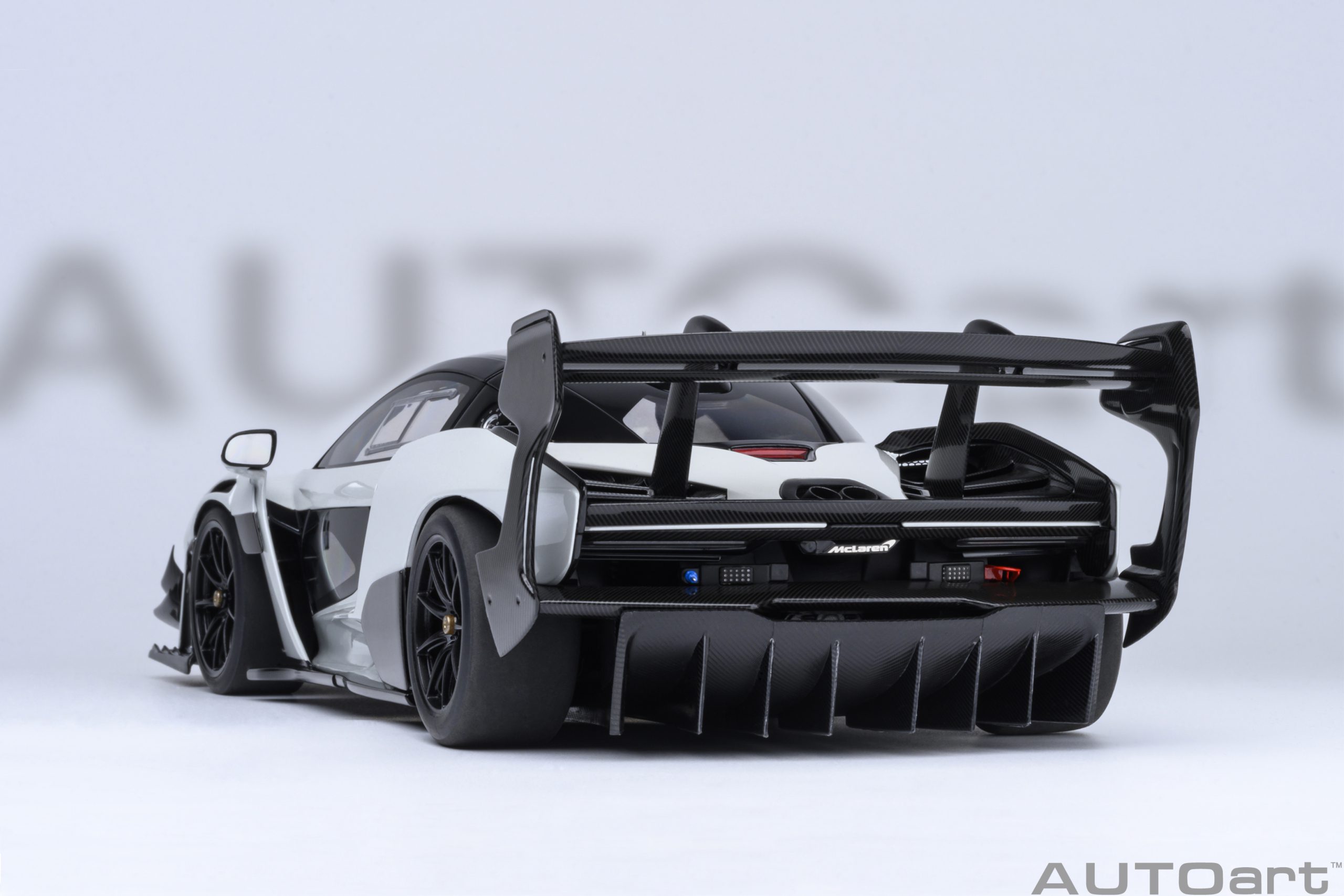 AUTOart McLaren Senna GTR 2019 1:18 - Silica White - Image 17