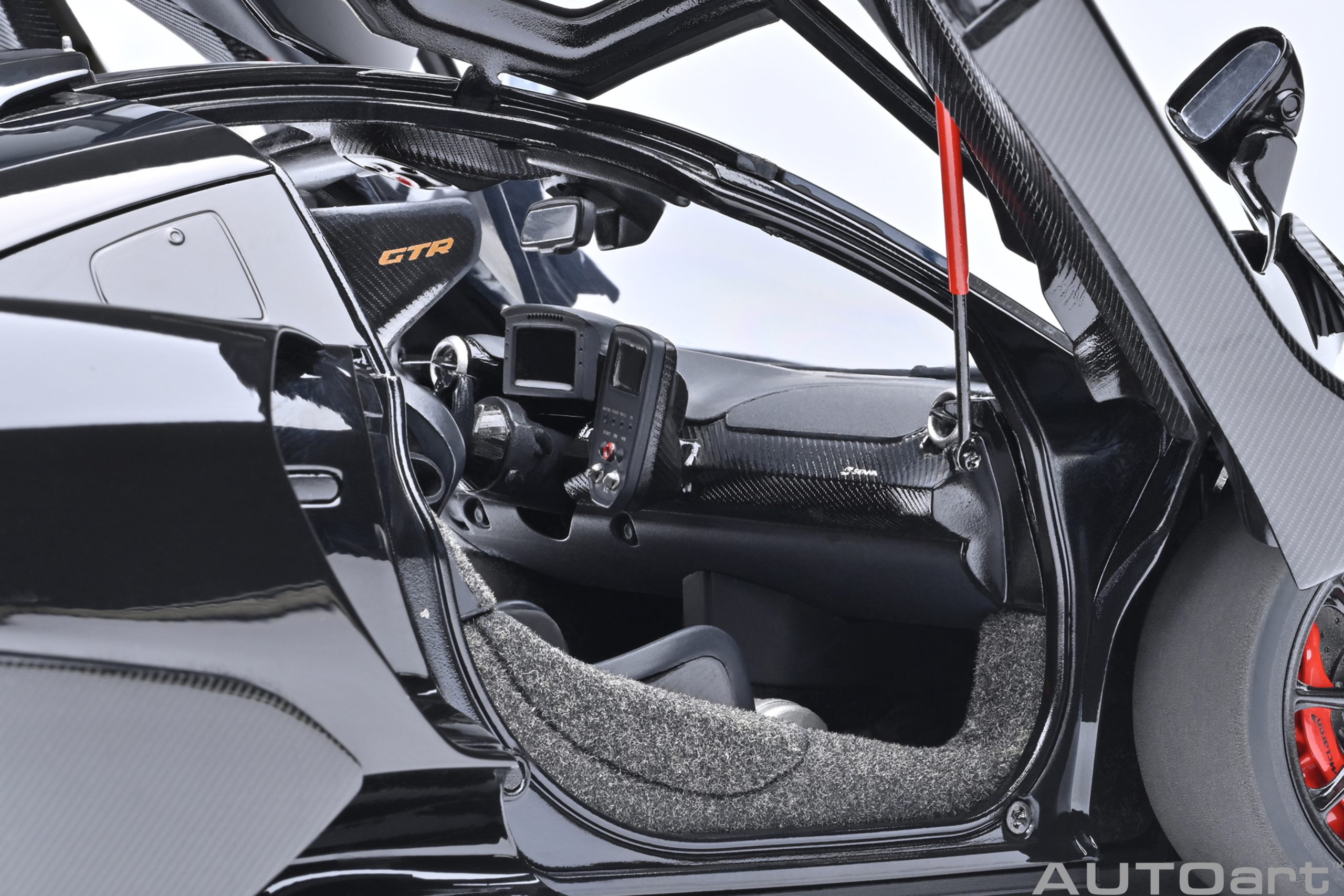 AUTOart McLaren Senna GTR 1:18 - Onyx Black - Image 10