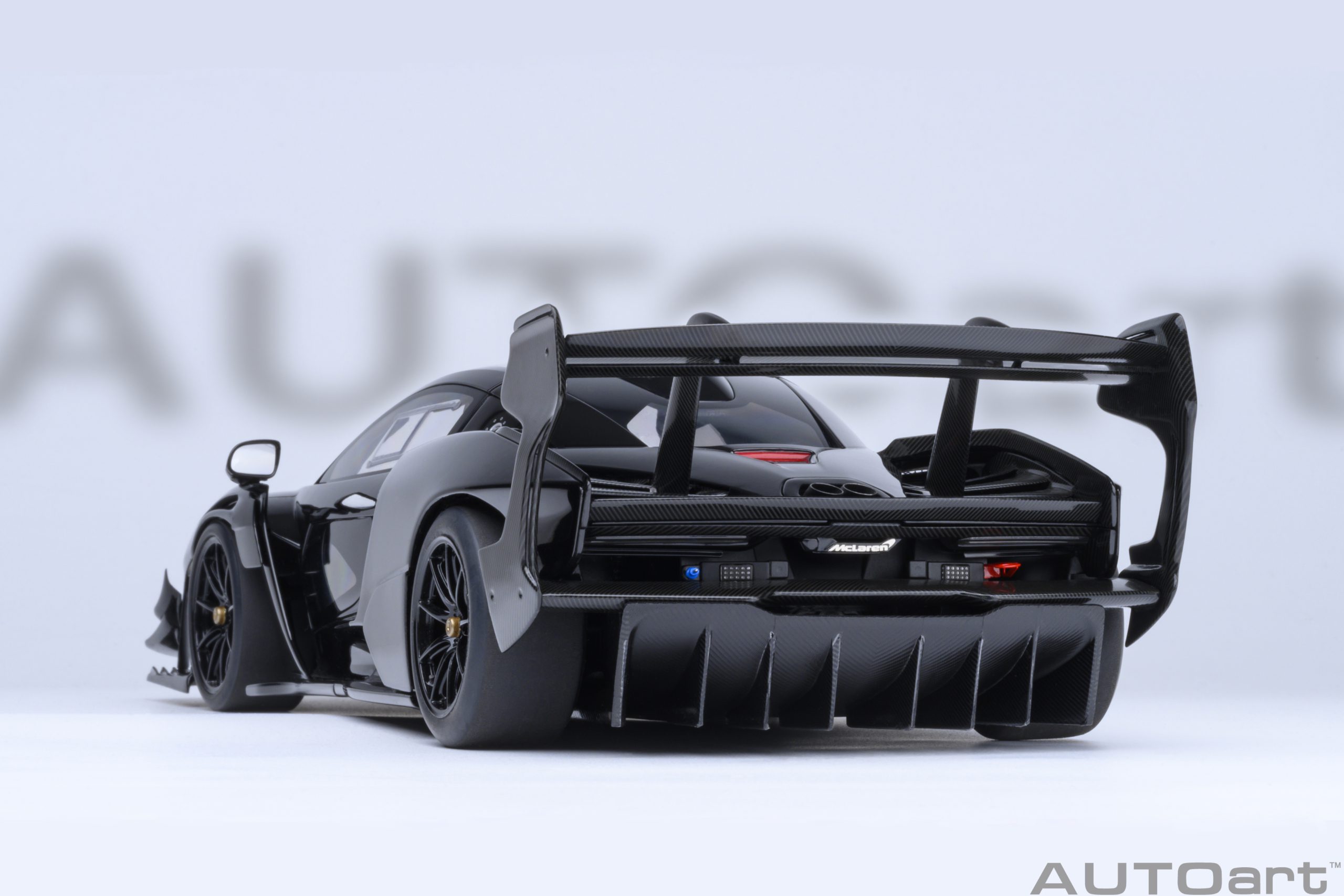 AUTOart McLaren Senna GTR 1:18 - Onyx Black - Image 17