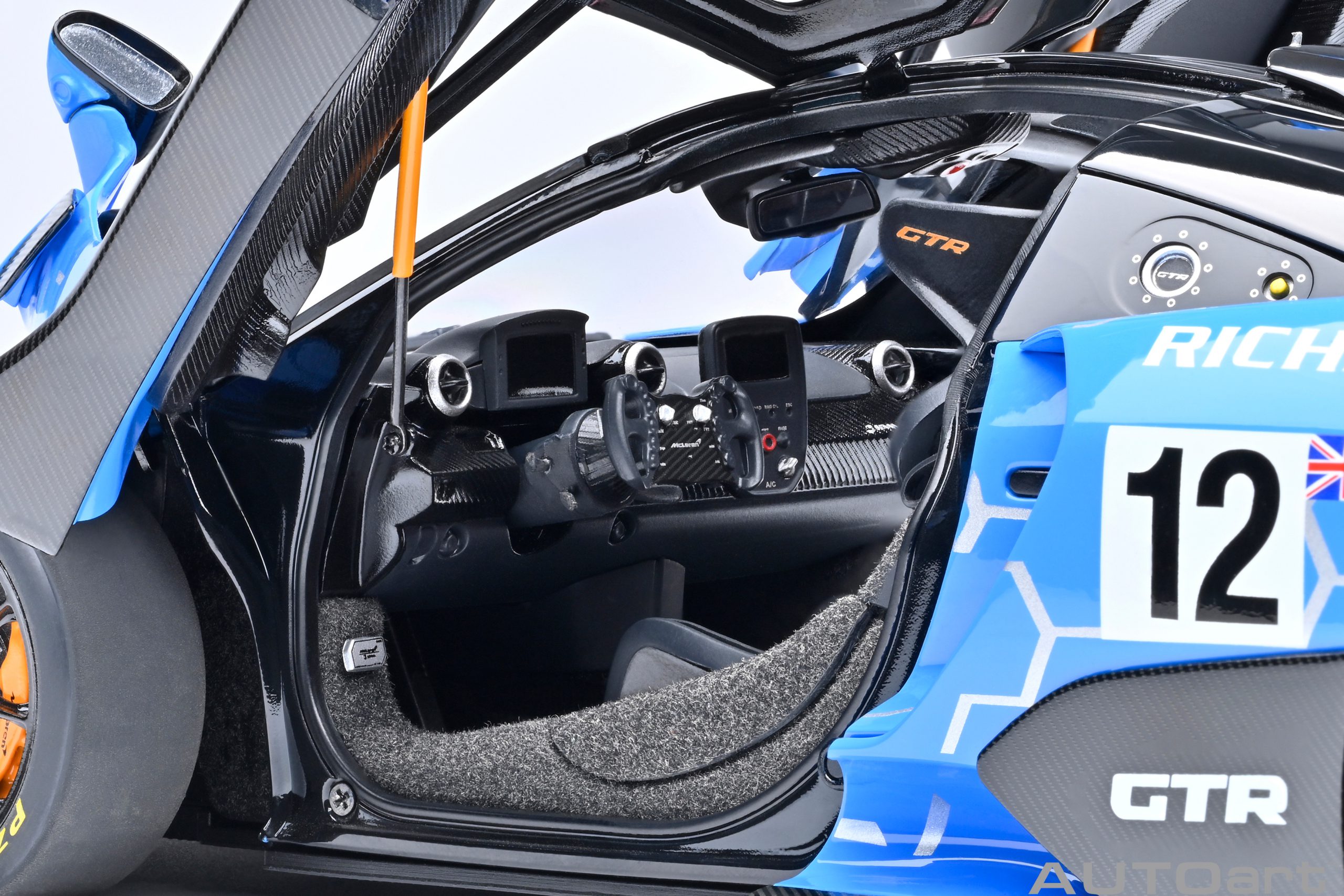AUTOart McLaren Senna GTR (Presentation version #12) 1:18 - Image 9