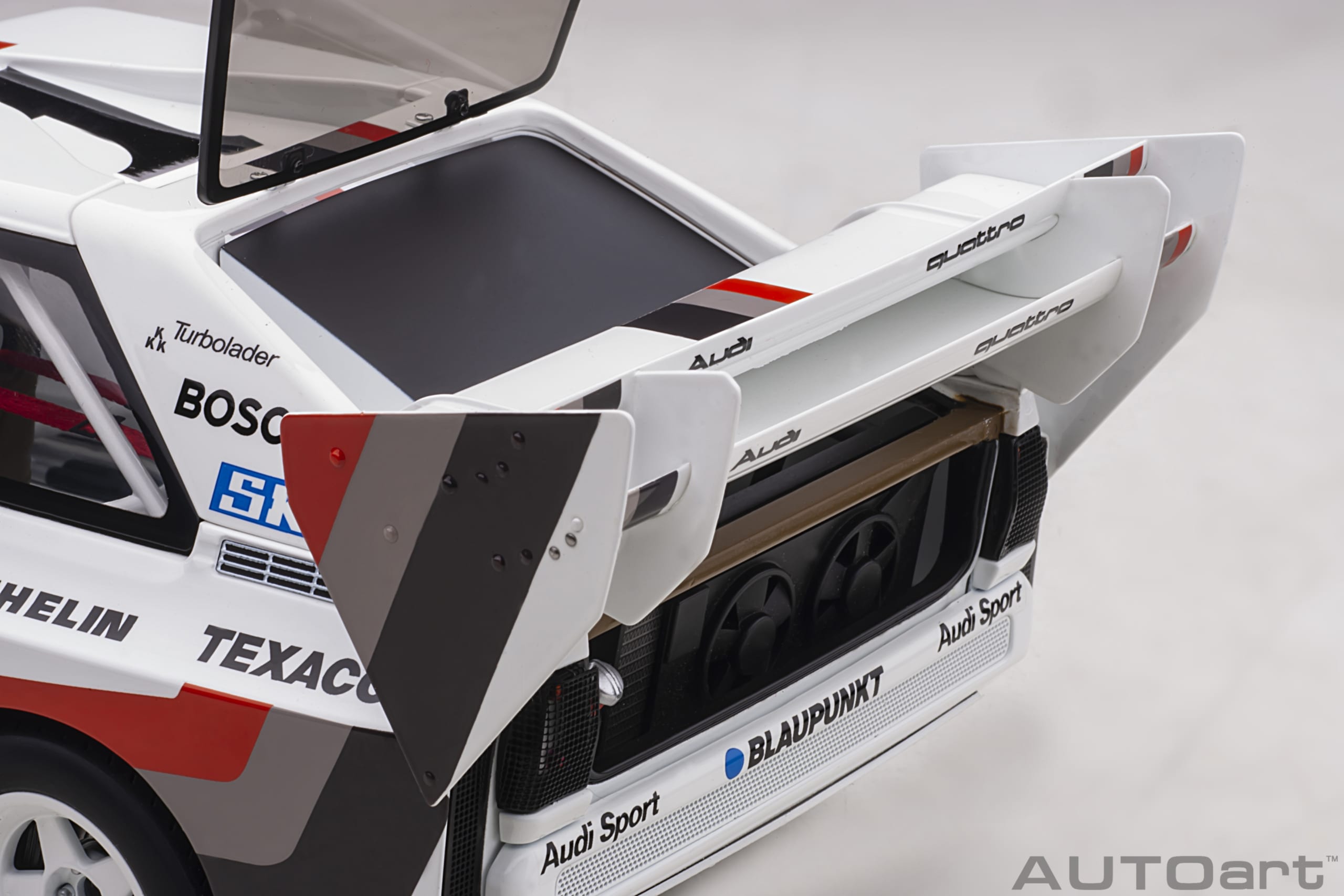 AUTOart Audi Sport quattro S1 Pikes Peak 1987 Röhrl #1 (Winner) 1:18 - Image 12