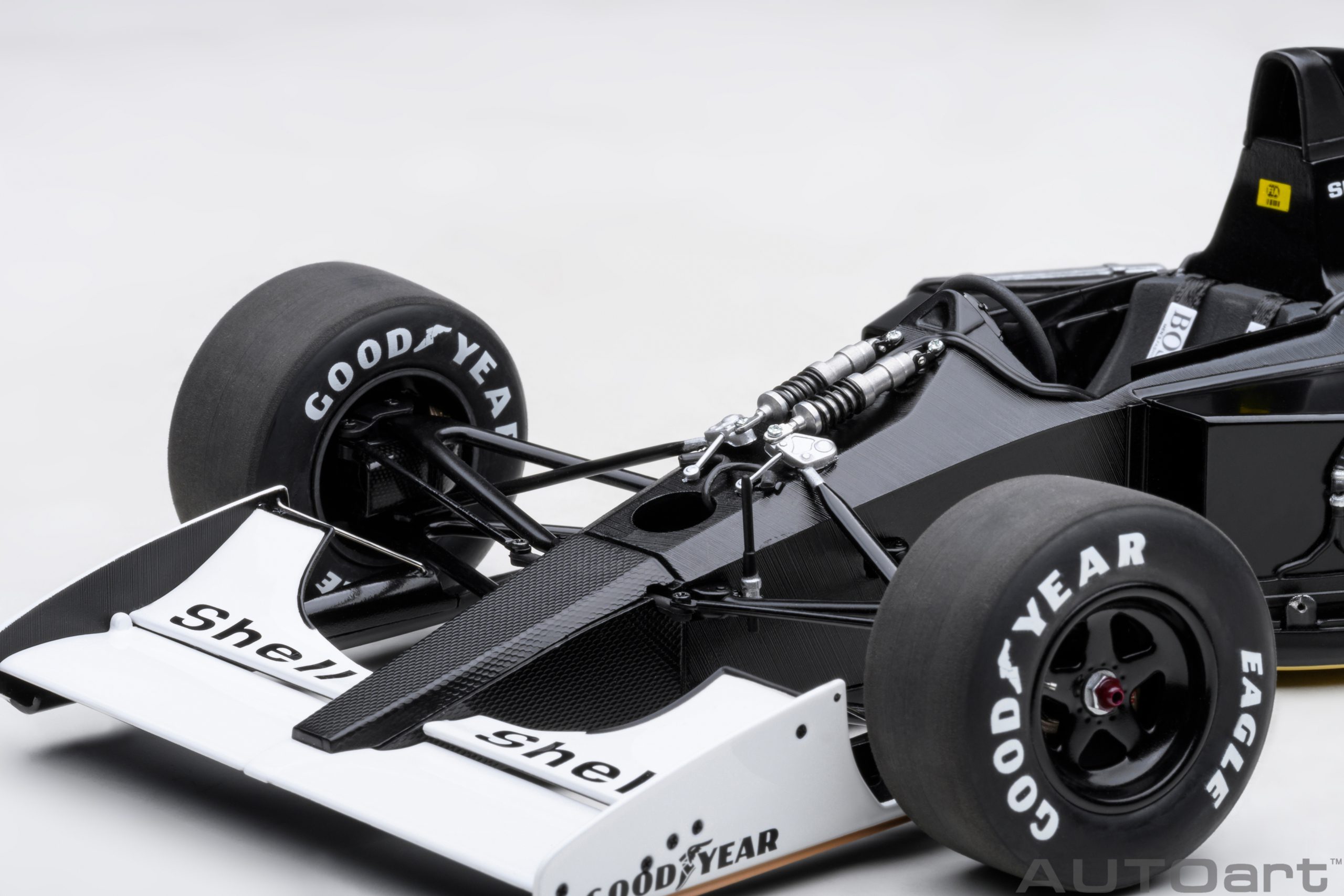 AUTOart McLaren Honda MP4/6 1991 Ayrton Senna #1 1:18 - Image 12