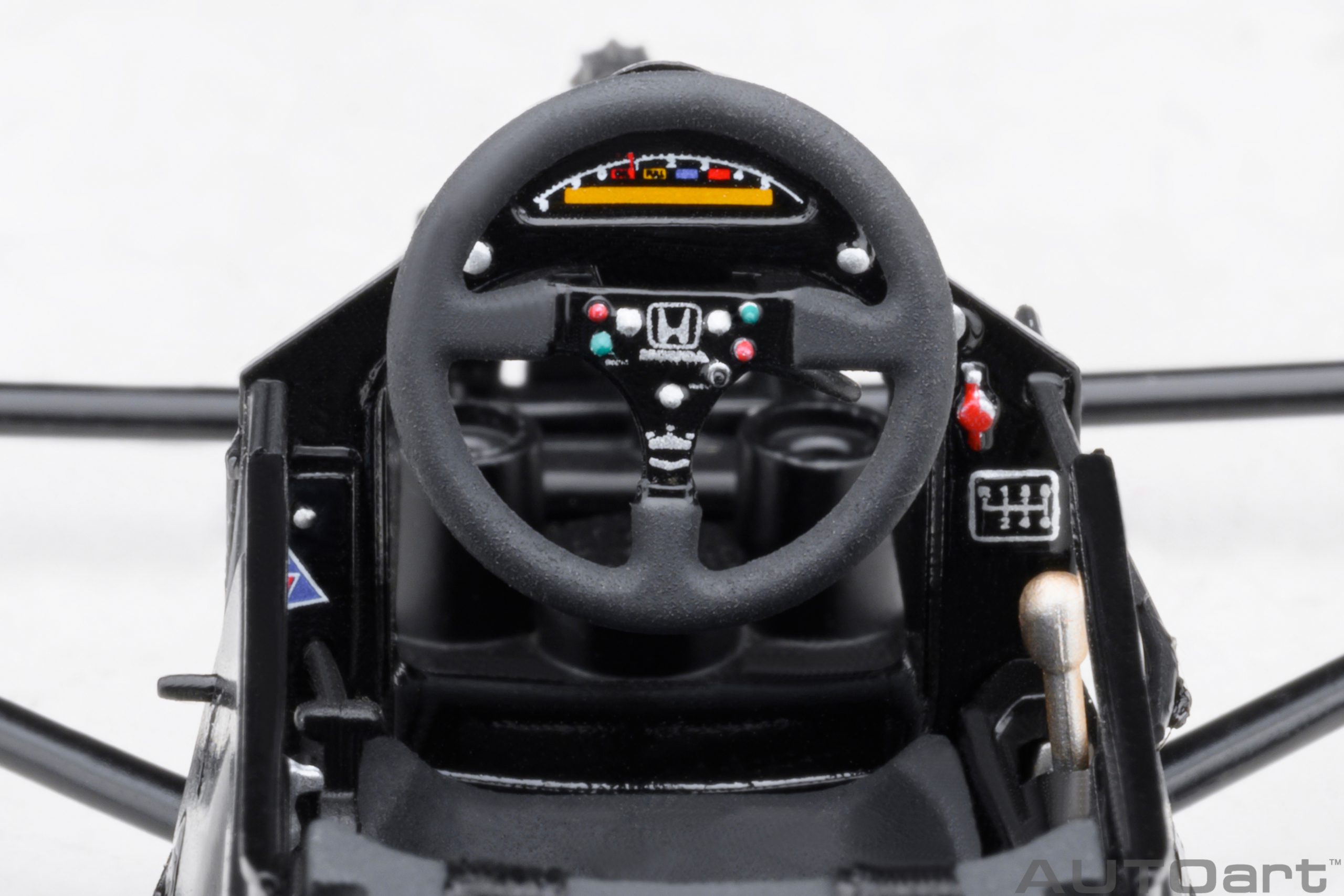AUTOart McLaren Honda MP4/6 1991 Ayrton Senna #1 1:18 - Image 17