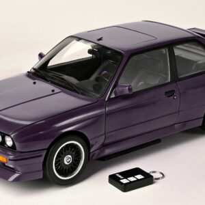 IXO Bausatz 1:8 de la BMW M3 E30 en Blau Macao modelcars24 exclusif un sur 300 - 1/8