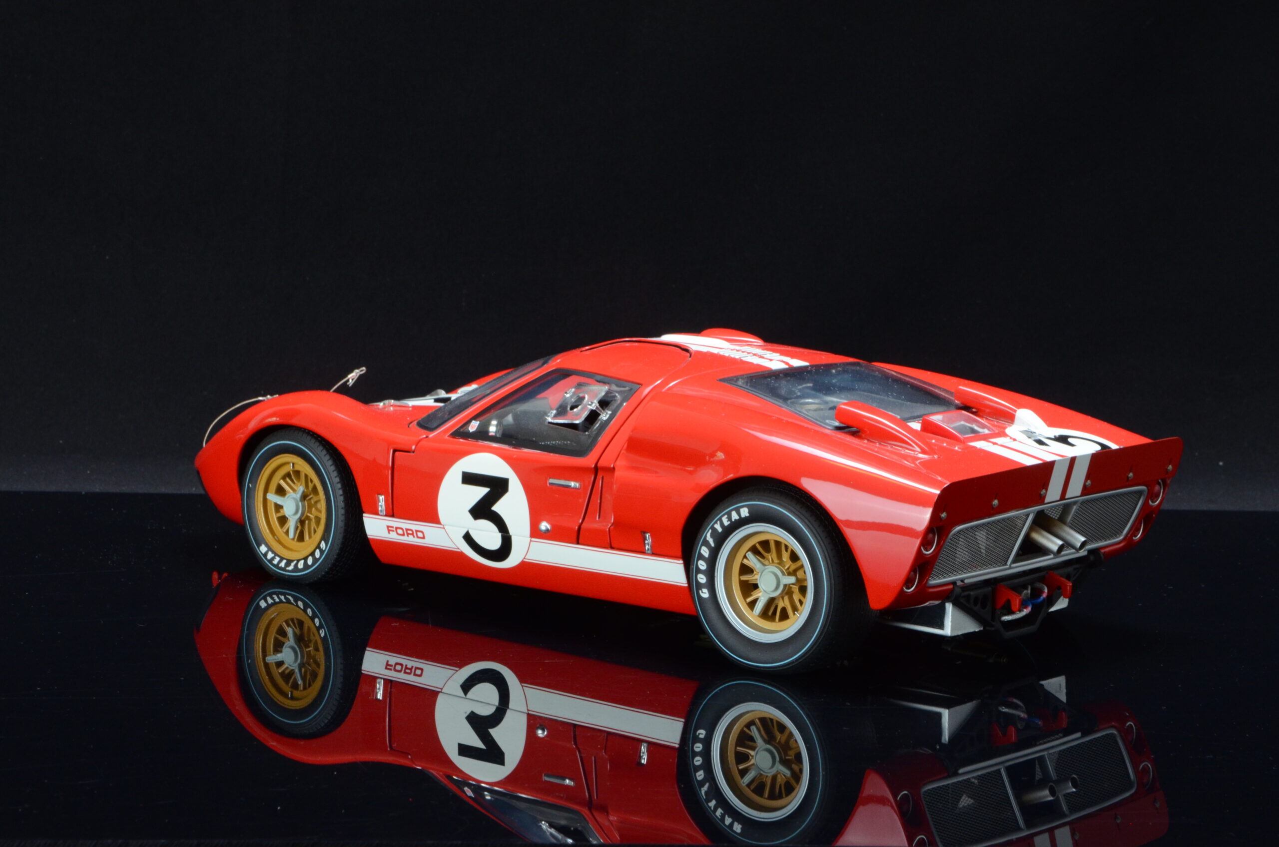GMP Ford GT 40 1966 MK2 Gurney Grant | 1:12 - Image 3