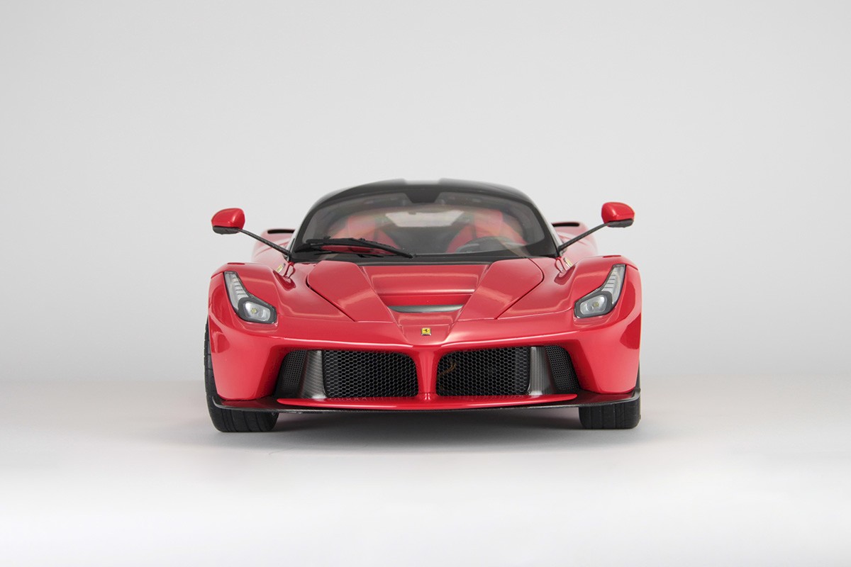 Agora Ferrari LaFerrari 1:8 Bausatz - 1/8 - Image 8