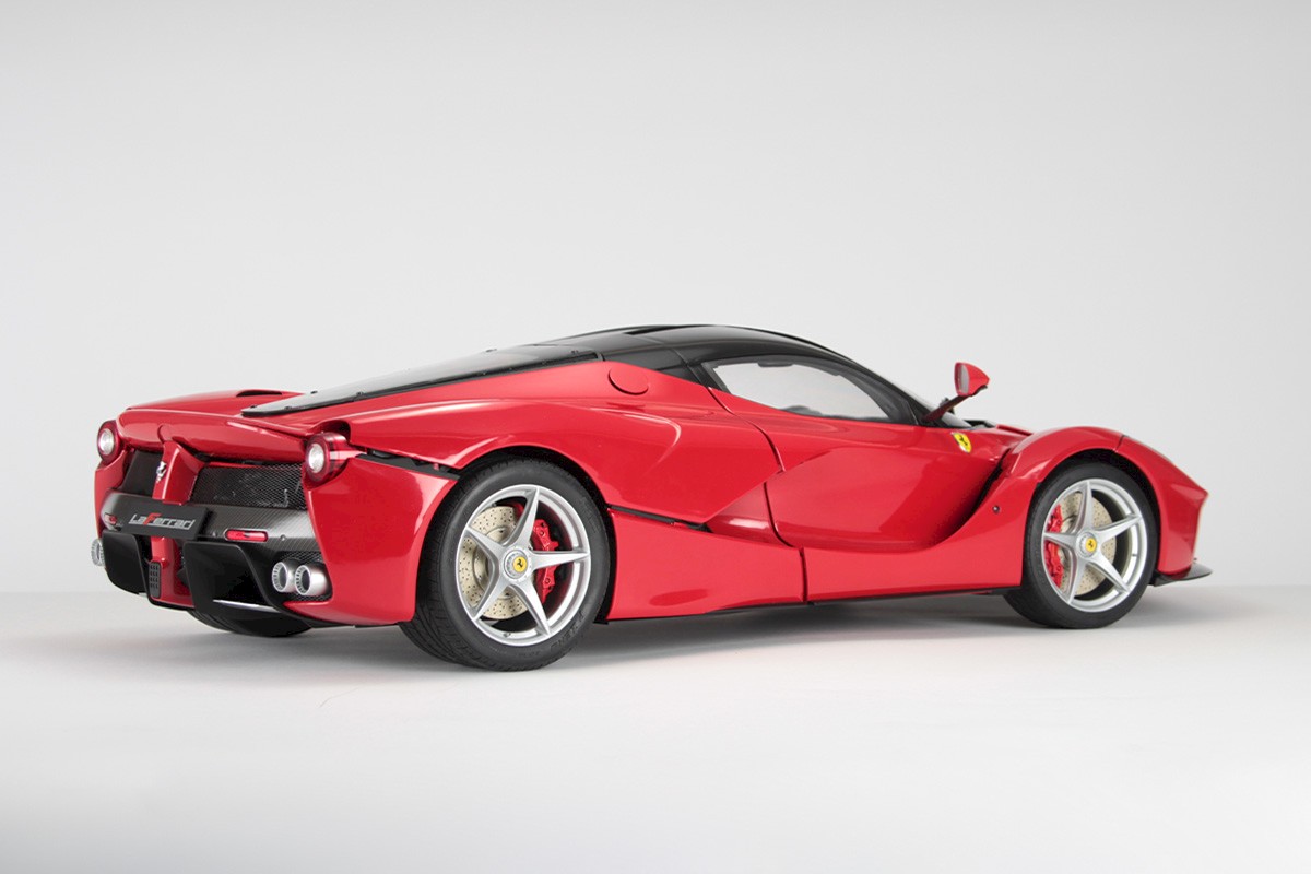 Agora Ferrari LaFerrari 1:8 Bausatz - 1/8 - Image 7