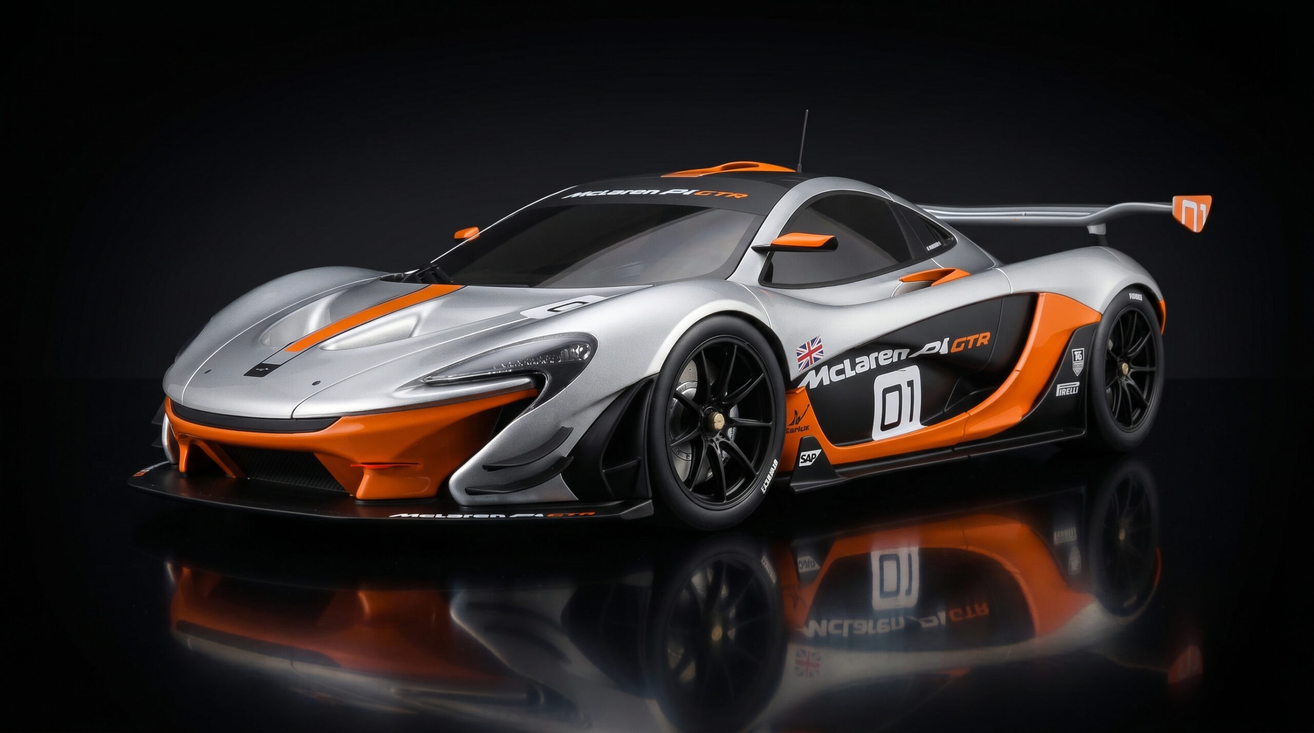 GT Spirit McLaren - P1 GTR PEBBLE BEACH 2015 grau orange - 1/8
