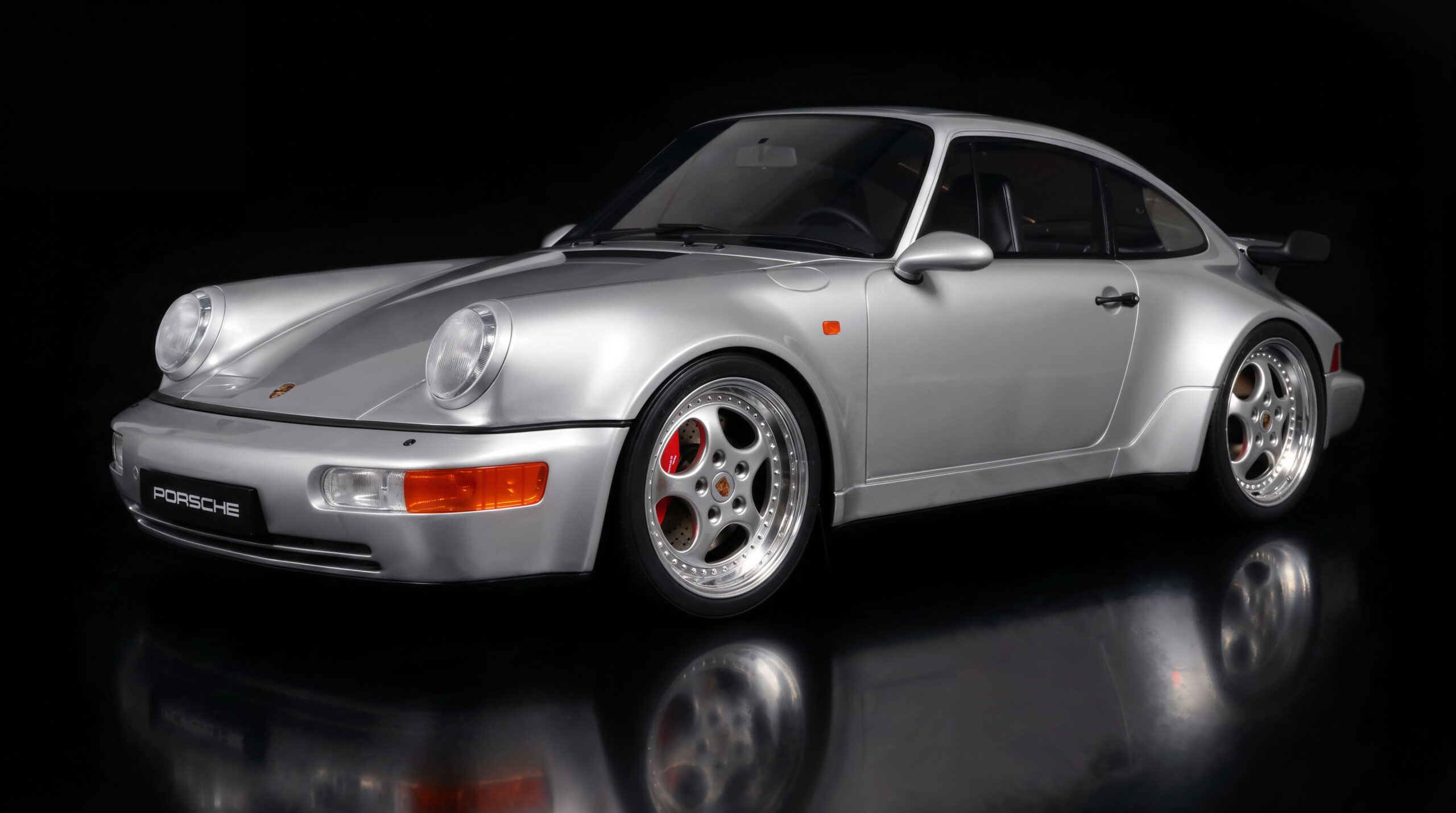 GT Spirit Porsche 911 964 Turbo S silber 1994 - 1/8