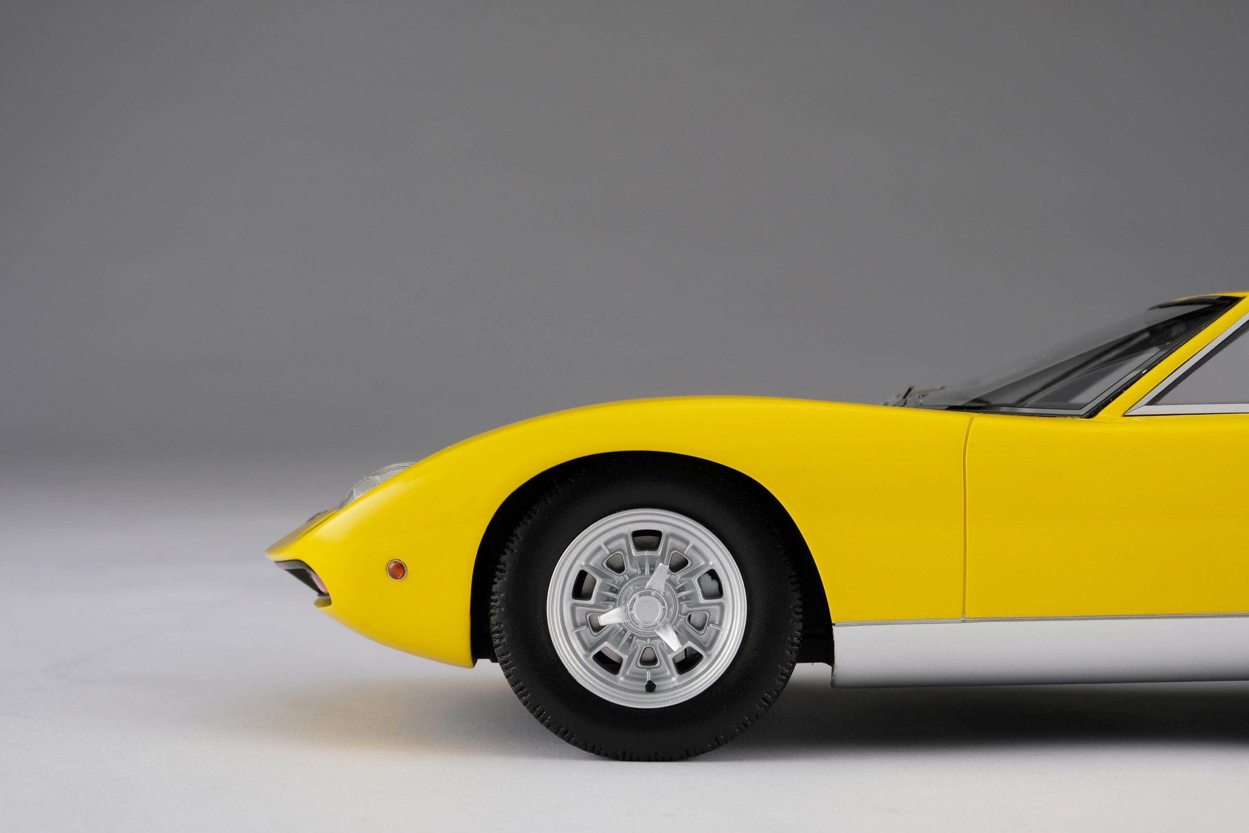 Amalgam Lamborghini Miura P400 SV | 1:18 – Bild 11