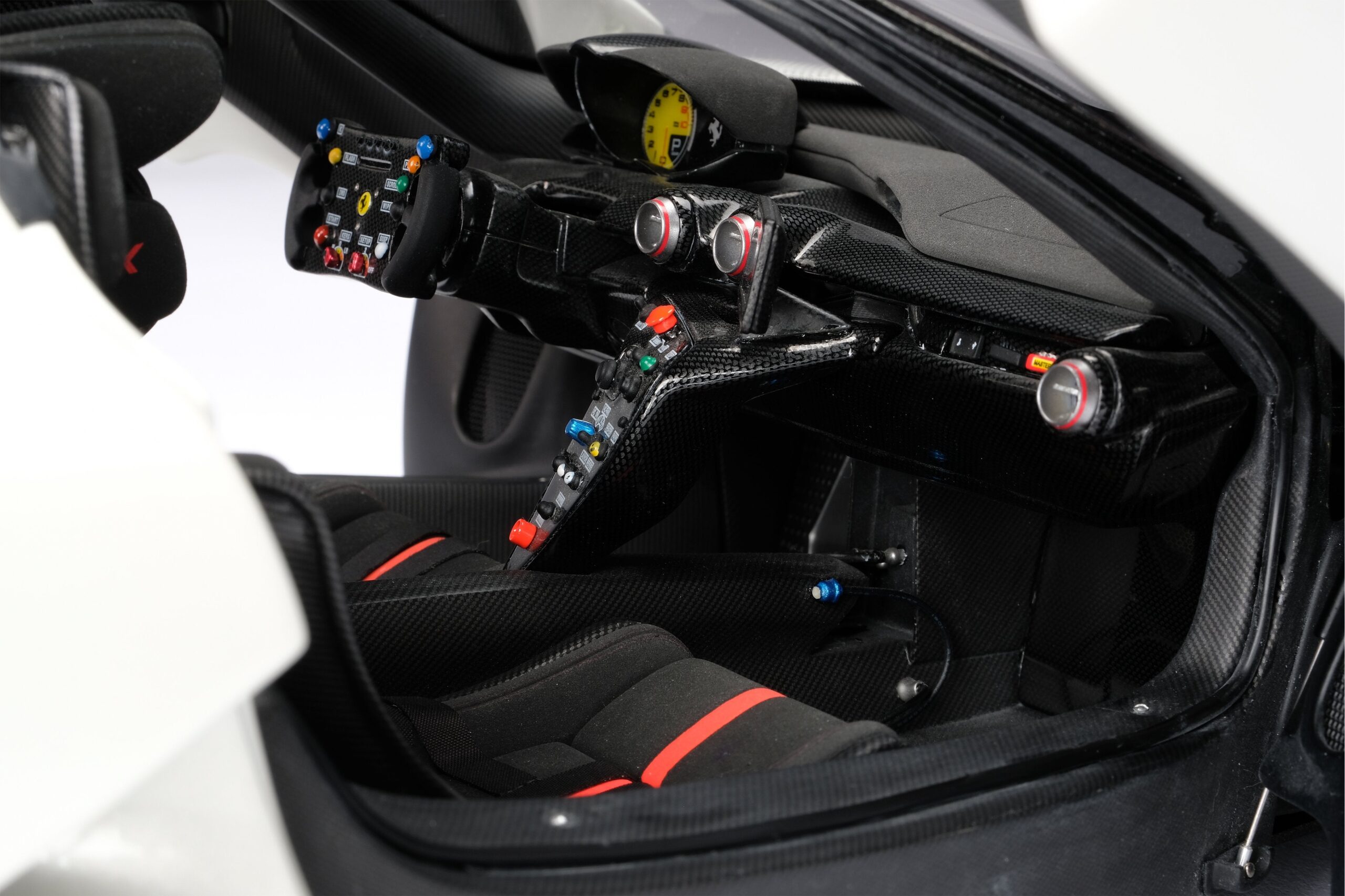 Amalgam Ferrari FXX K Evo (2017) - Weiß | 1:8 - 画像13