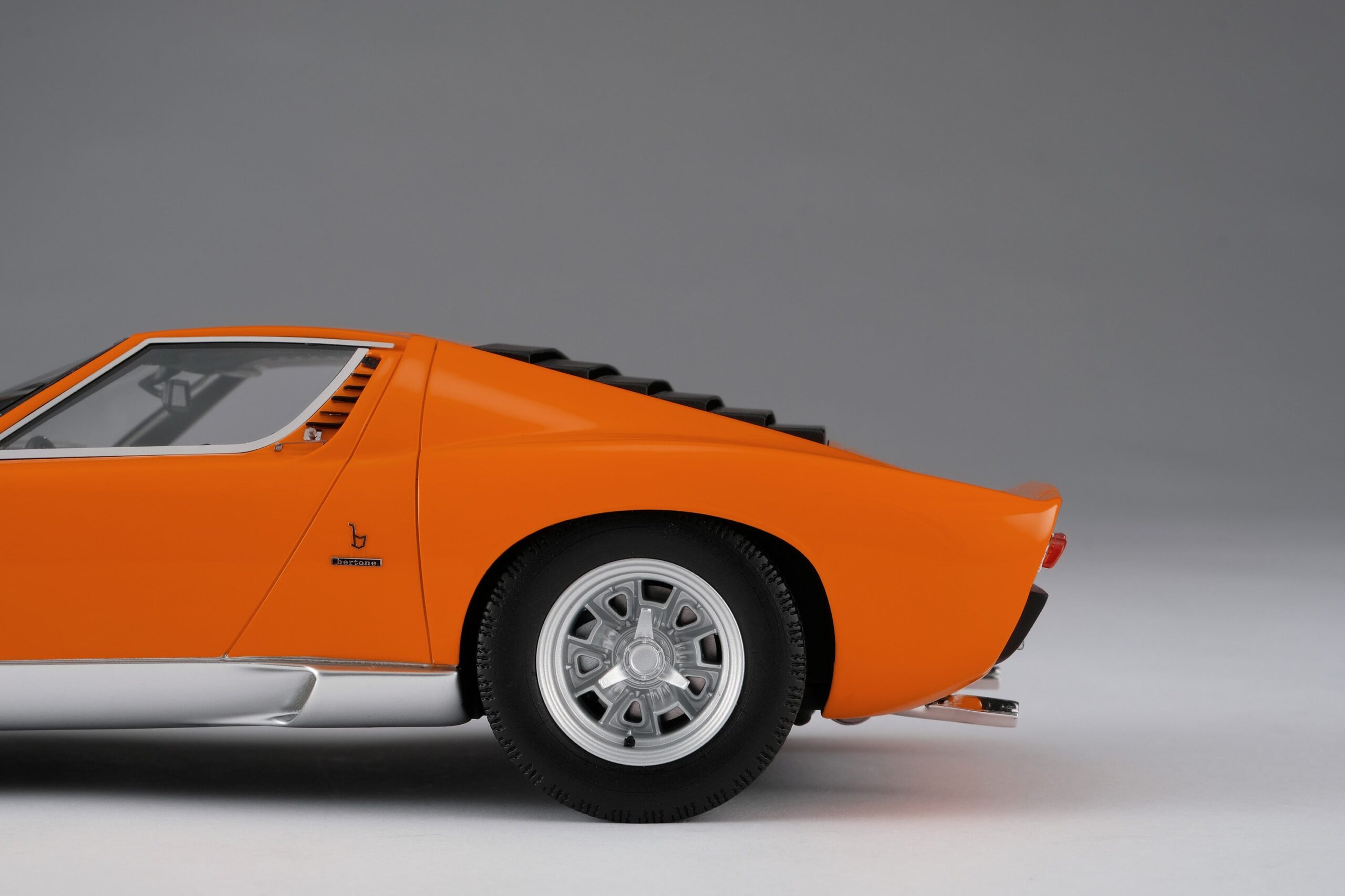 Amalgam Lamborghini Miura P400 SV | 1:18 – Bild 27