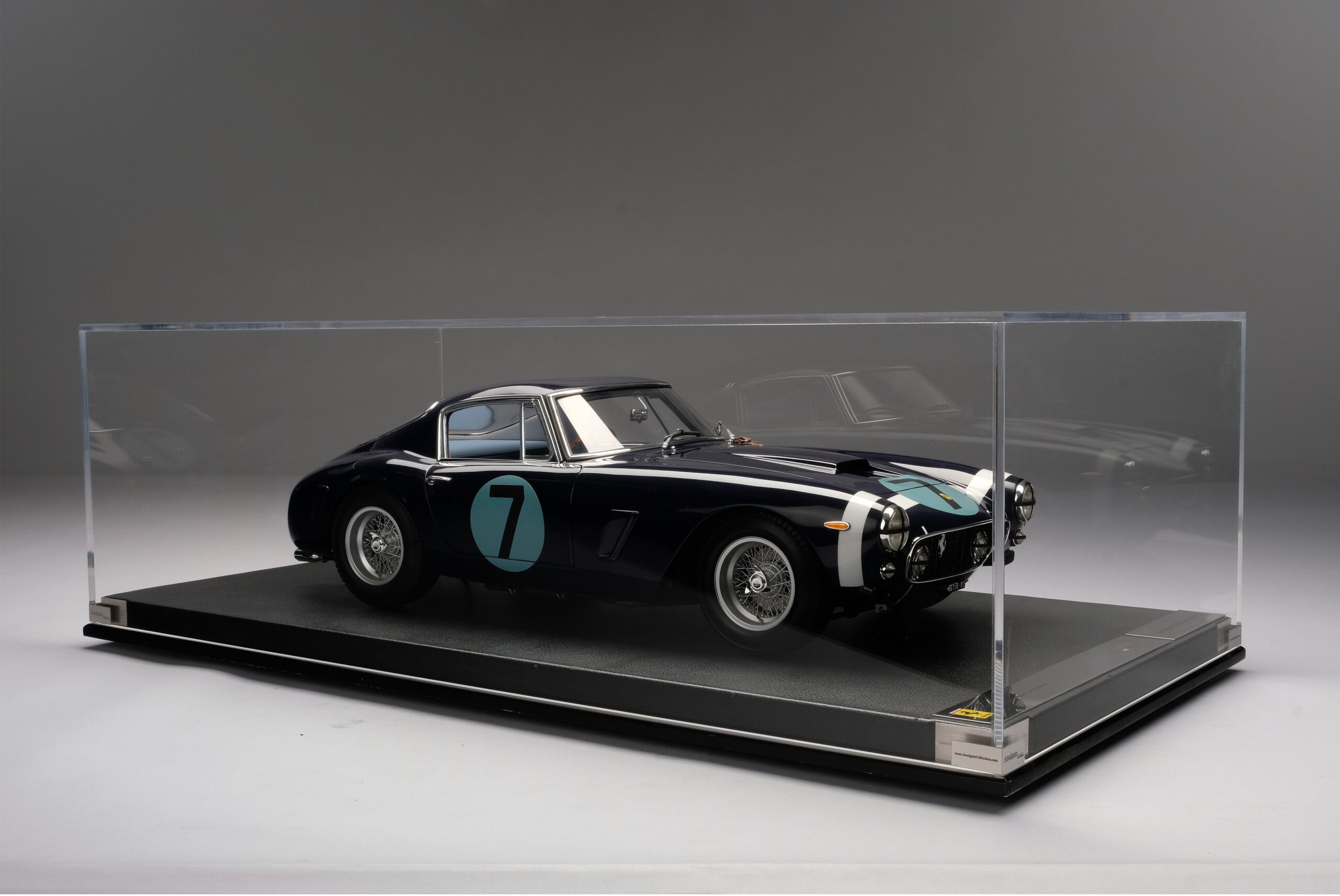 Amalgam Ferrari 250 GT Berlinetta Competizione SWB 1961 Goodwood TT Winner Moss - Blau | 1:8 – Bild 14