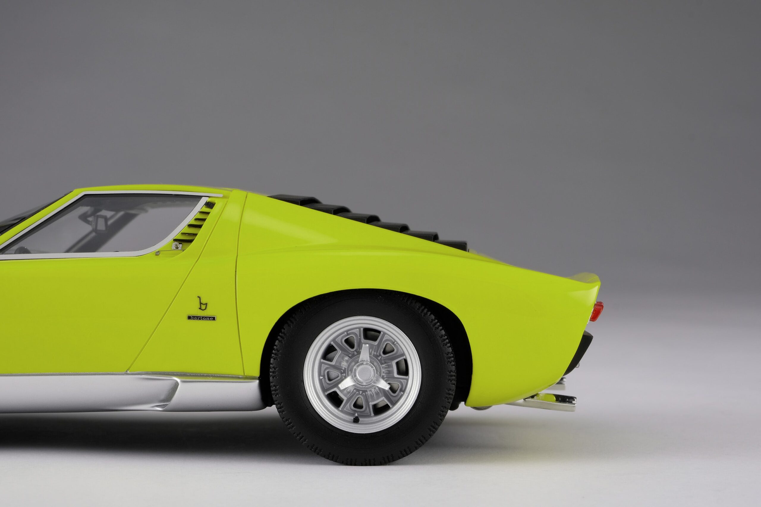 Amalgam Lamborghini Miura P400 SV | 1:18 – Bild 42
