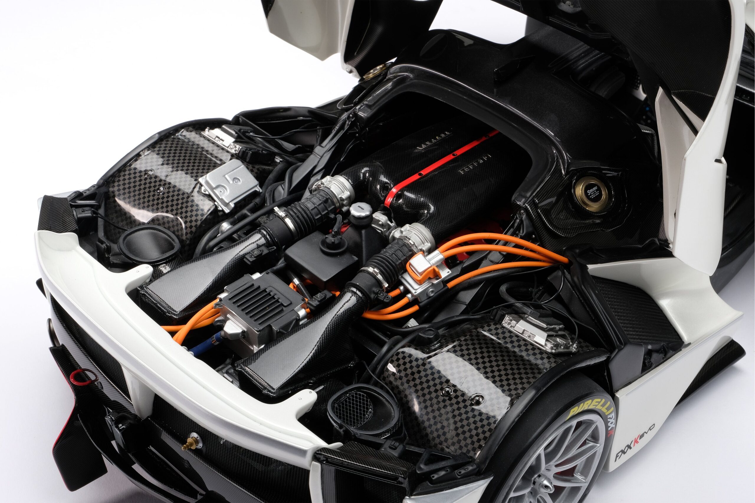 Amalgam Ferrari FXX K Evo (2017) - Weiß | 1:8 - 画像15