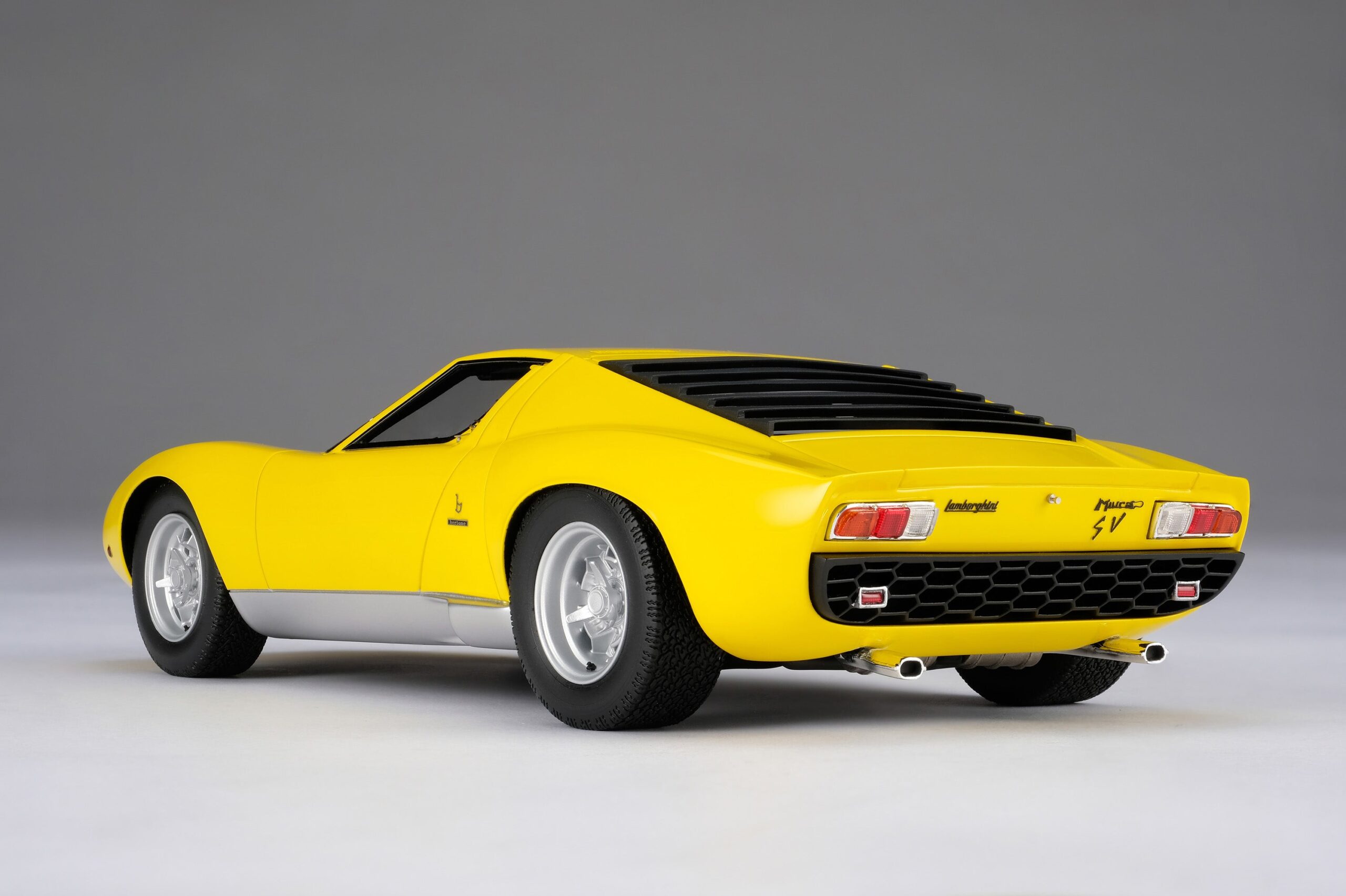 Amalgam Lamborghini Miura P400 SV | 1:18 – Bild 13