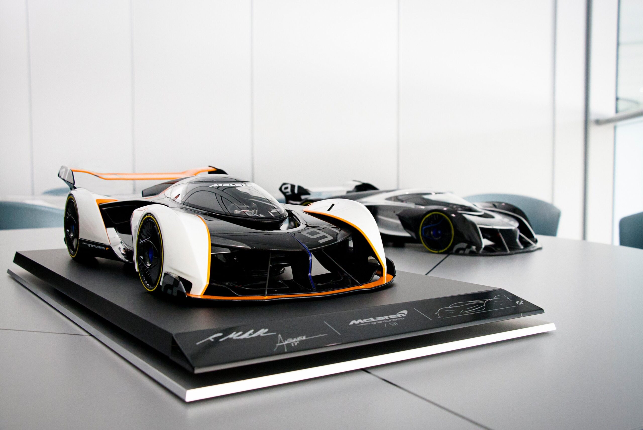 Amalgam McLaren Ultimate Vision Gran Turismo (2017) Signed Edition - Mehrfarbig | 1:8 – Bild 7