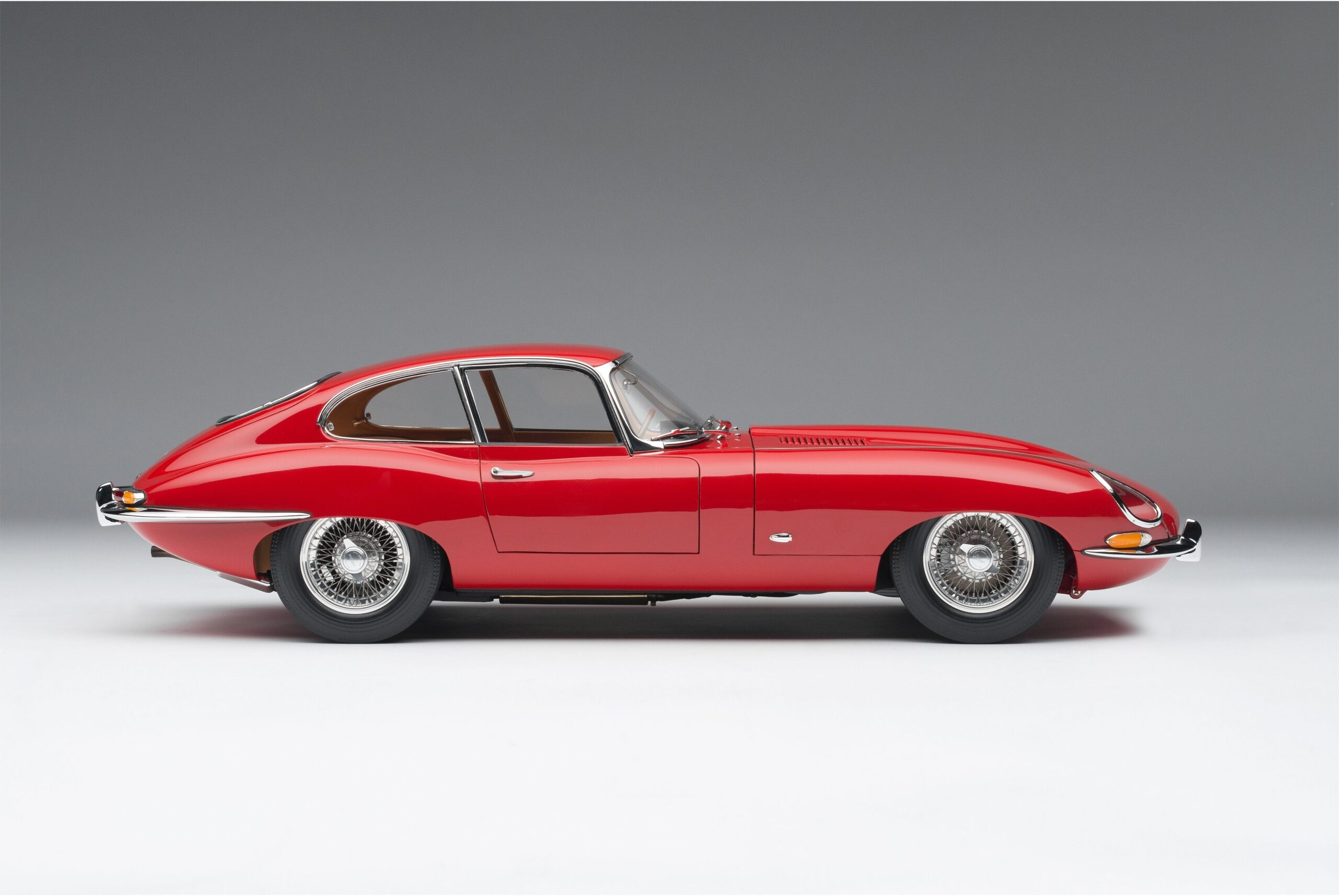 Amalgam Jaguar E-Type Series 1 Coupe (1961) - Rot | 1:8 – Bild 8