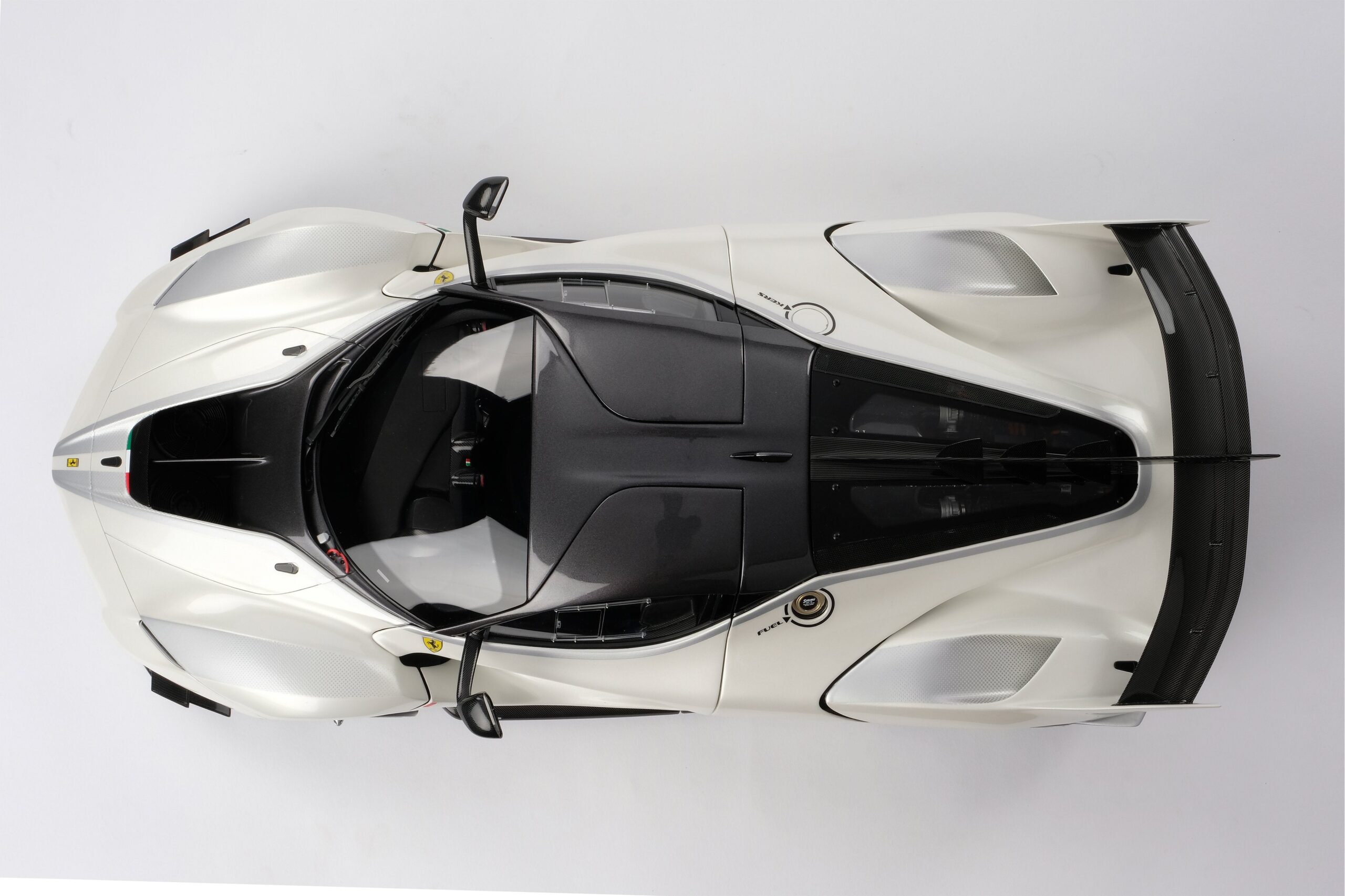 Amalgam Ferrari FXX K Evo (2017) - Weiß | 1:8 - 画像16