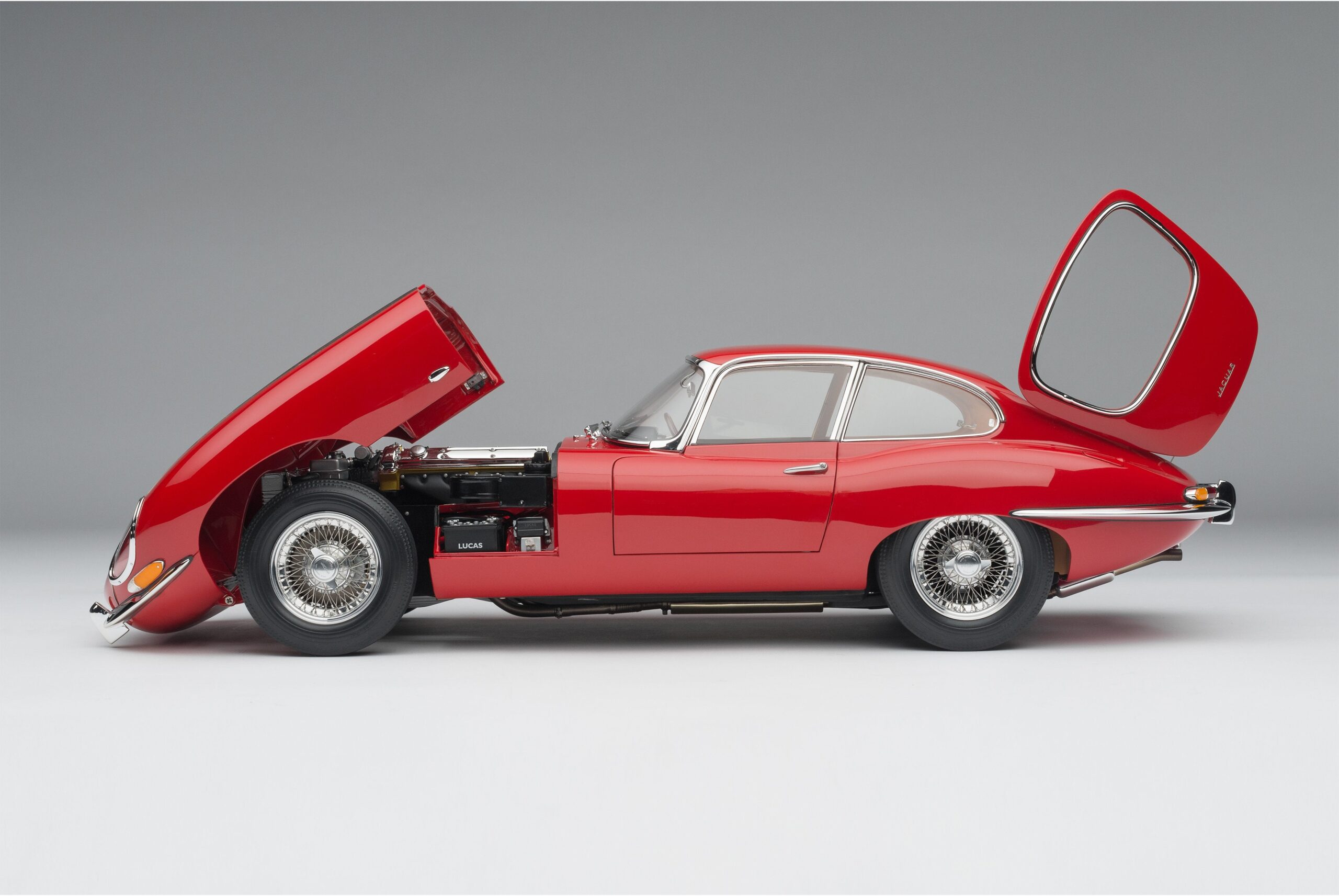Amalgam Jaguar E-Type Series 1 Coupe (1961) - Rot | 1:8 – Bild 7