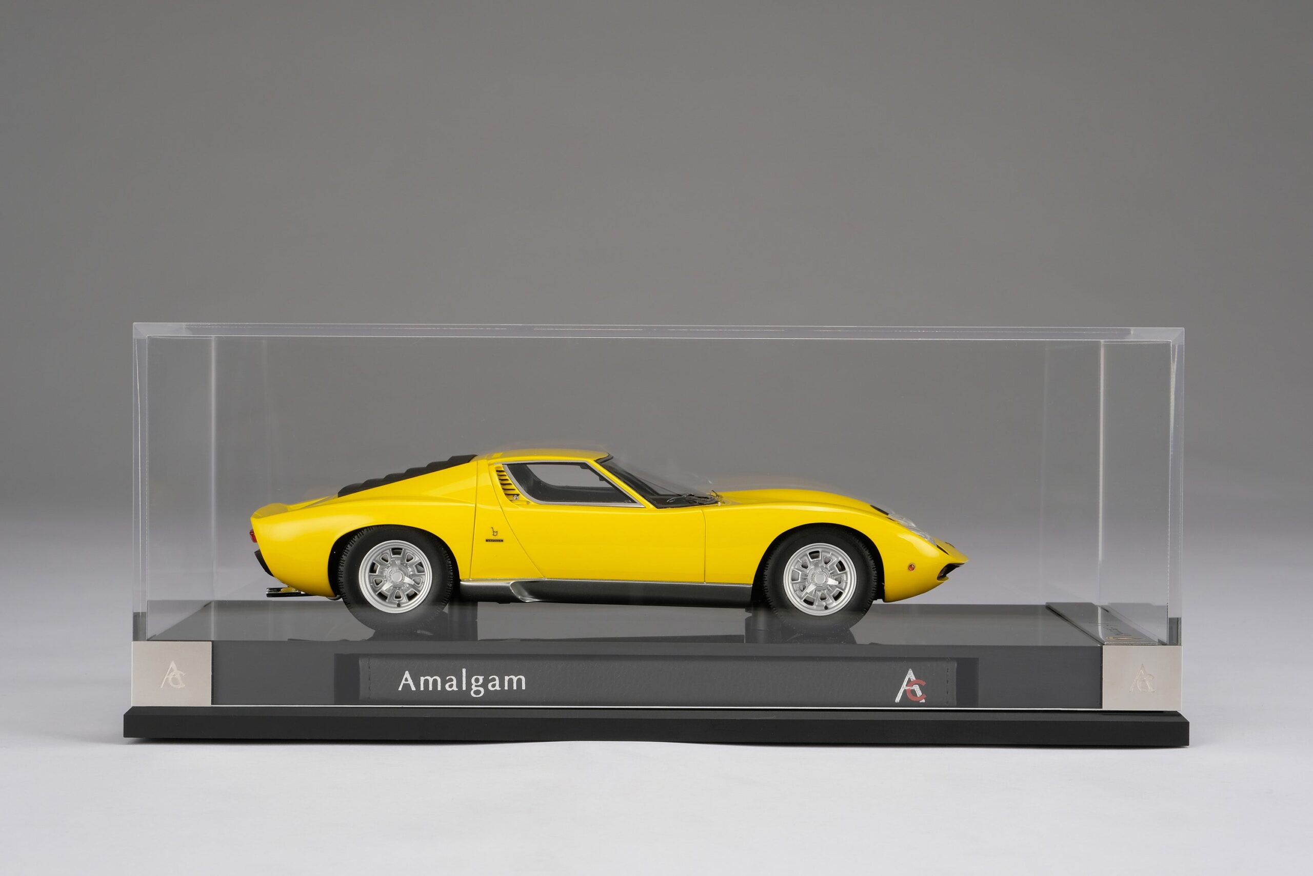 Amalgam Lamborghini Miura P400 SV | 1:18 – Bild 15