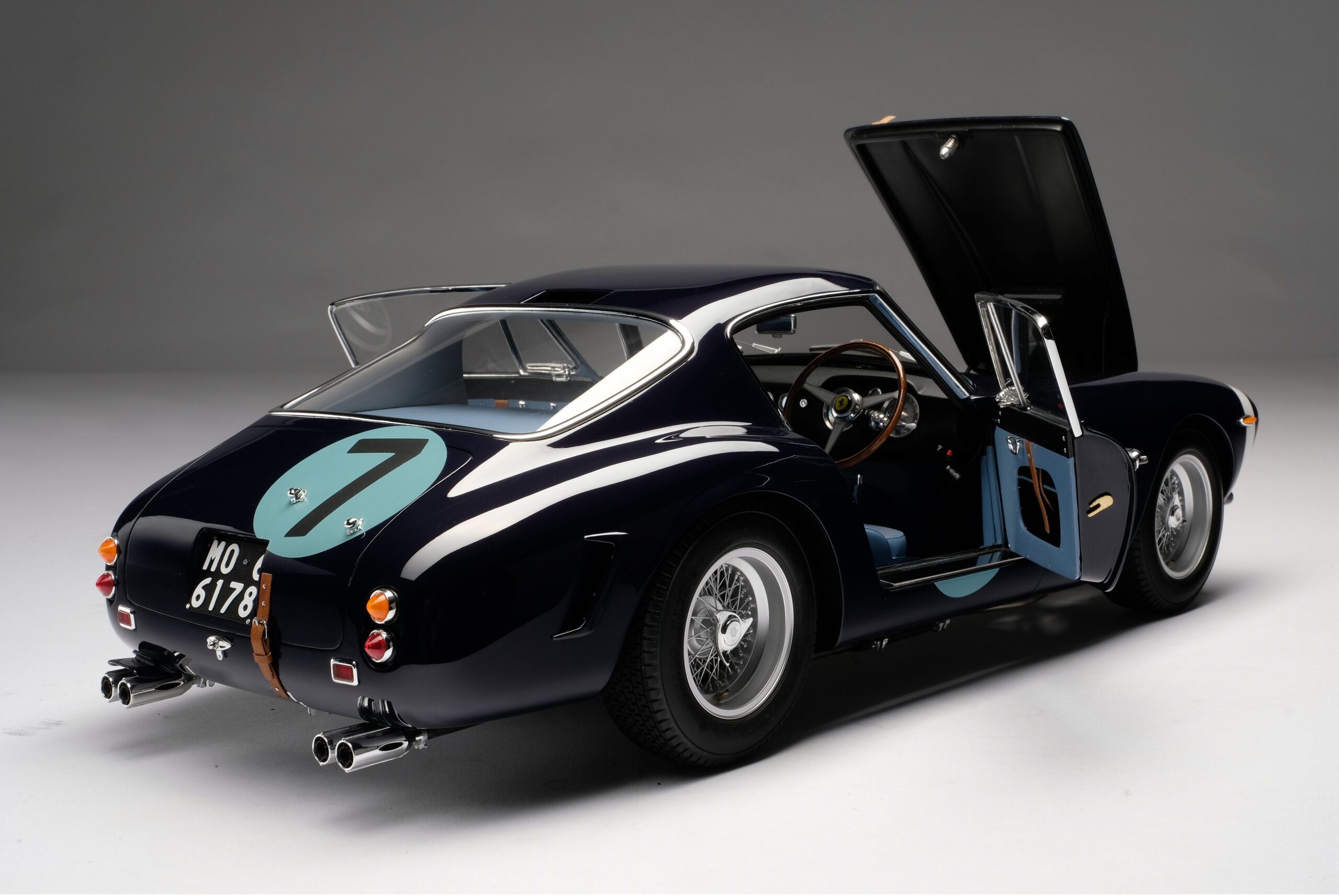 Amalgam Ferrari 250 GT Berlinetta Competizione SWB 1961 Goodwood TT Winner Moss - Blau | 1:8 – Bild 16