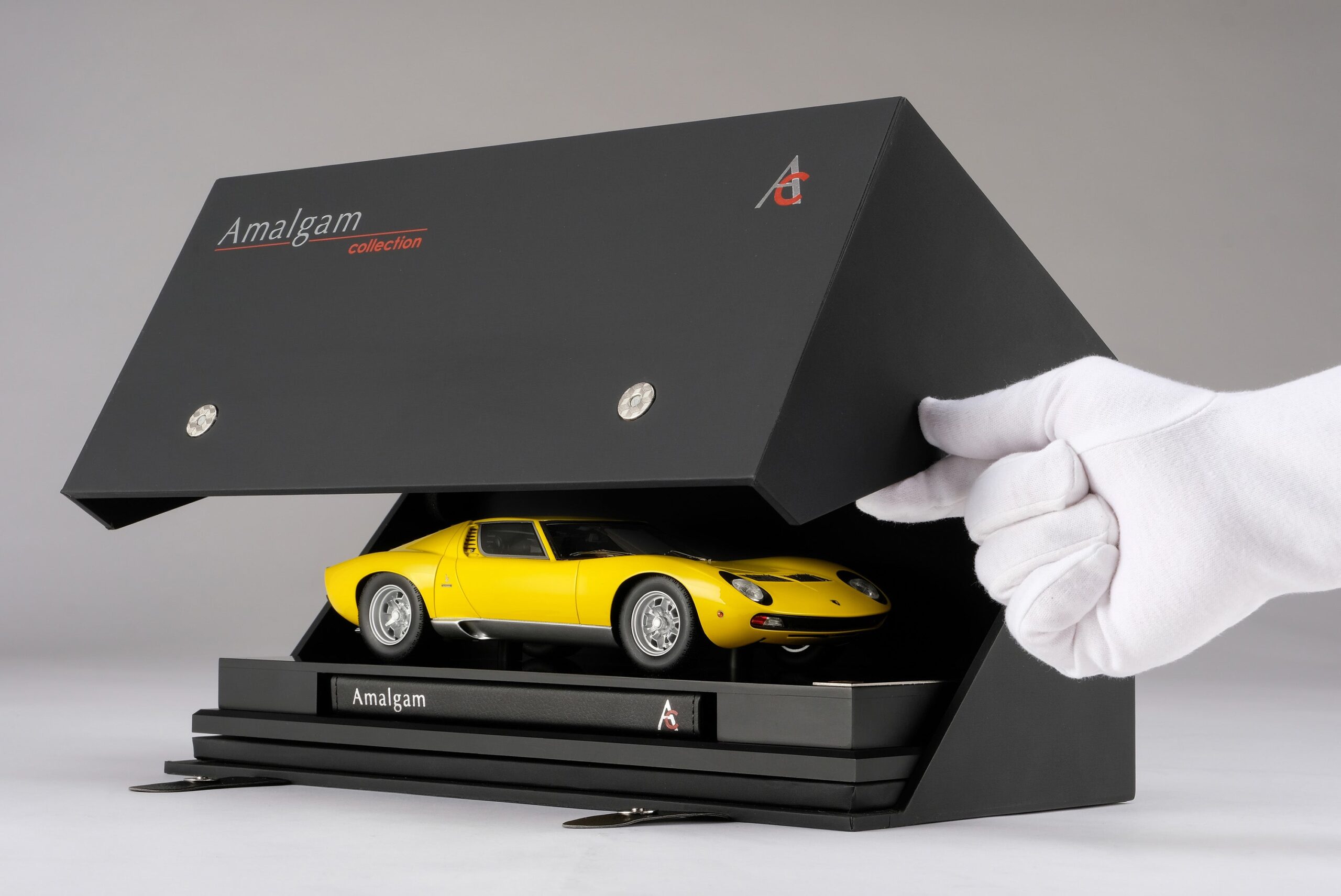 Amalgam Lamborghini Miura P400 SV | 1:18 – Bild 16