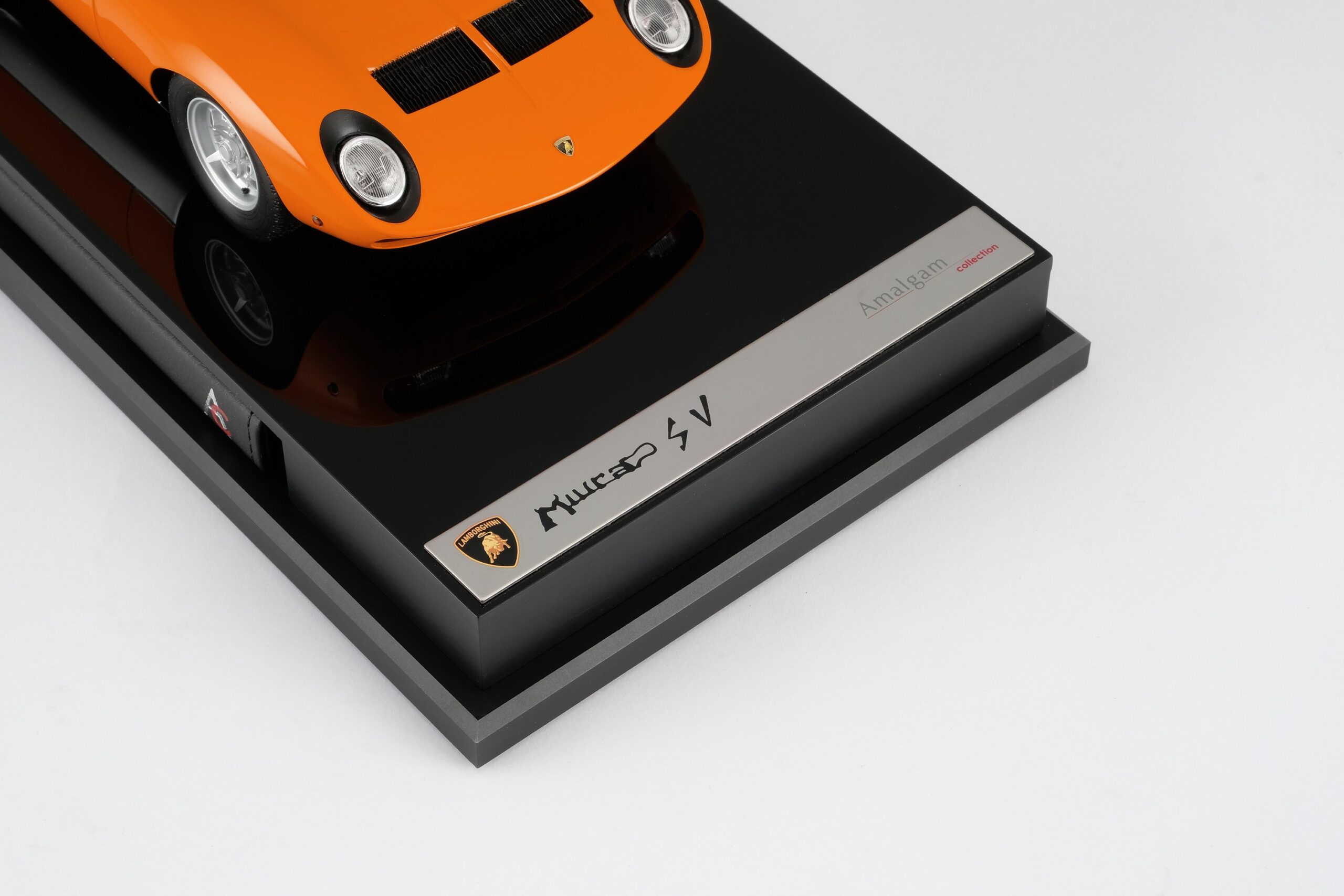 Amalgam Lamborghini Miura P400 SV | 1:18 – Bild 32