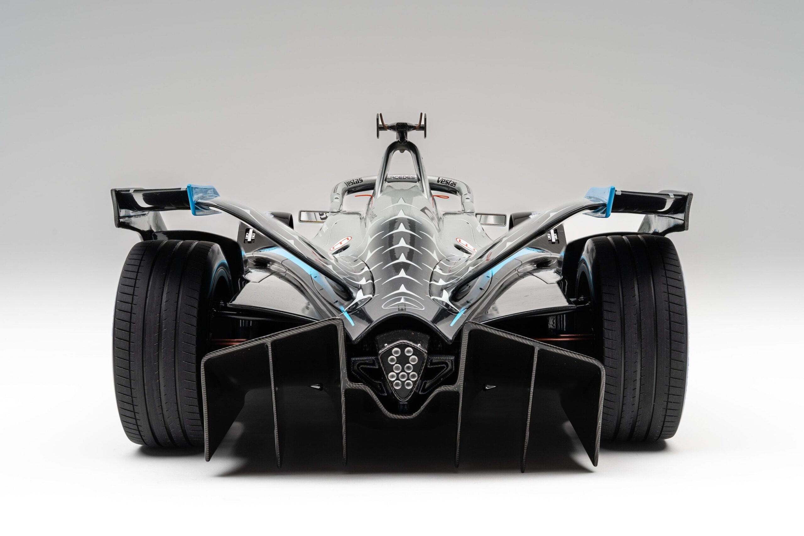 Amalgam Mercedes-Benz EQ Silver Arrow 02 Gen2 Season 7 (2020-21) - Silber | 1:8 - Image 5