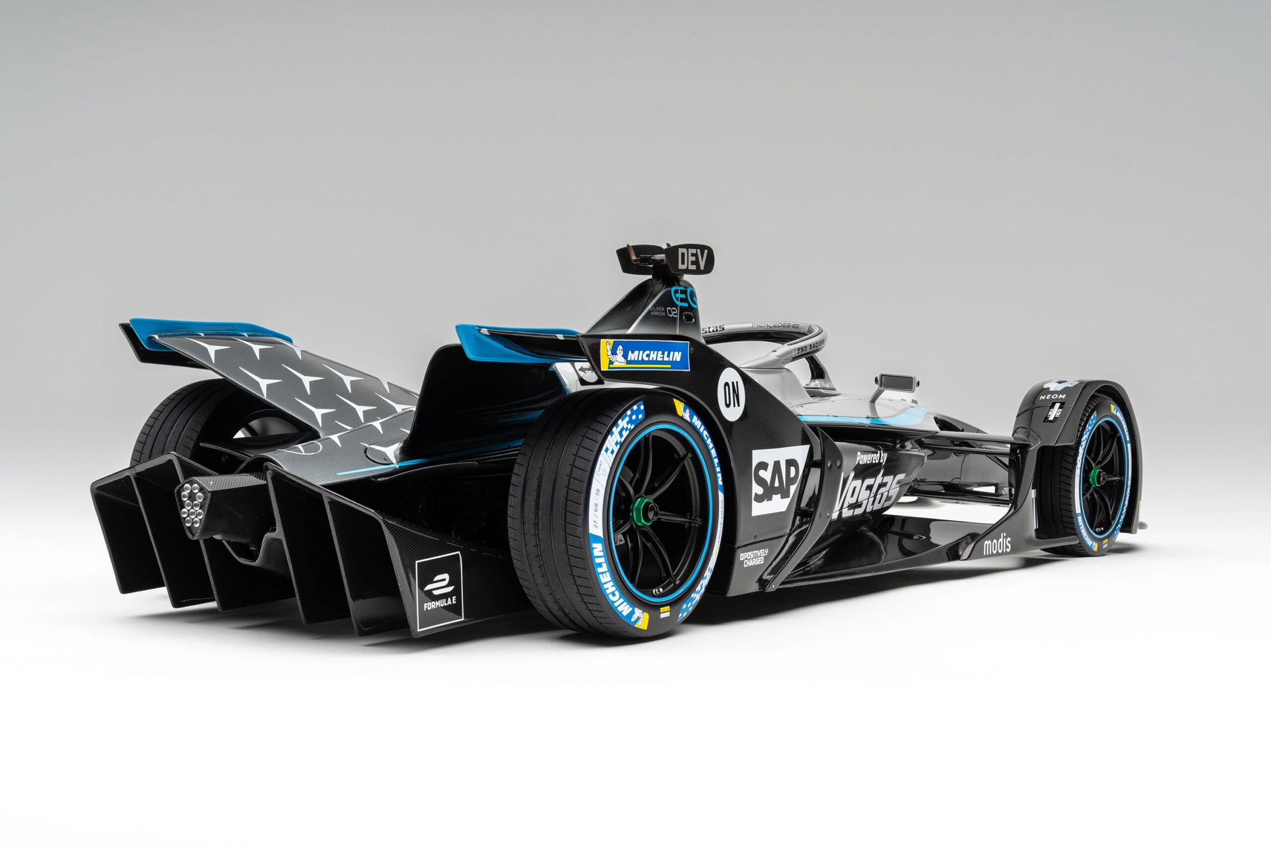 Amalgam Mercedes-Benz EQ Silver Arrow 02 Gen2 Season 7 (2020-21) - Silber | 1:8 - Image 11