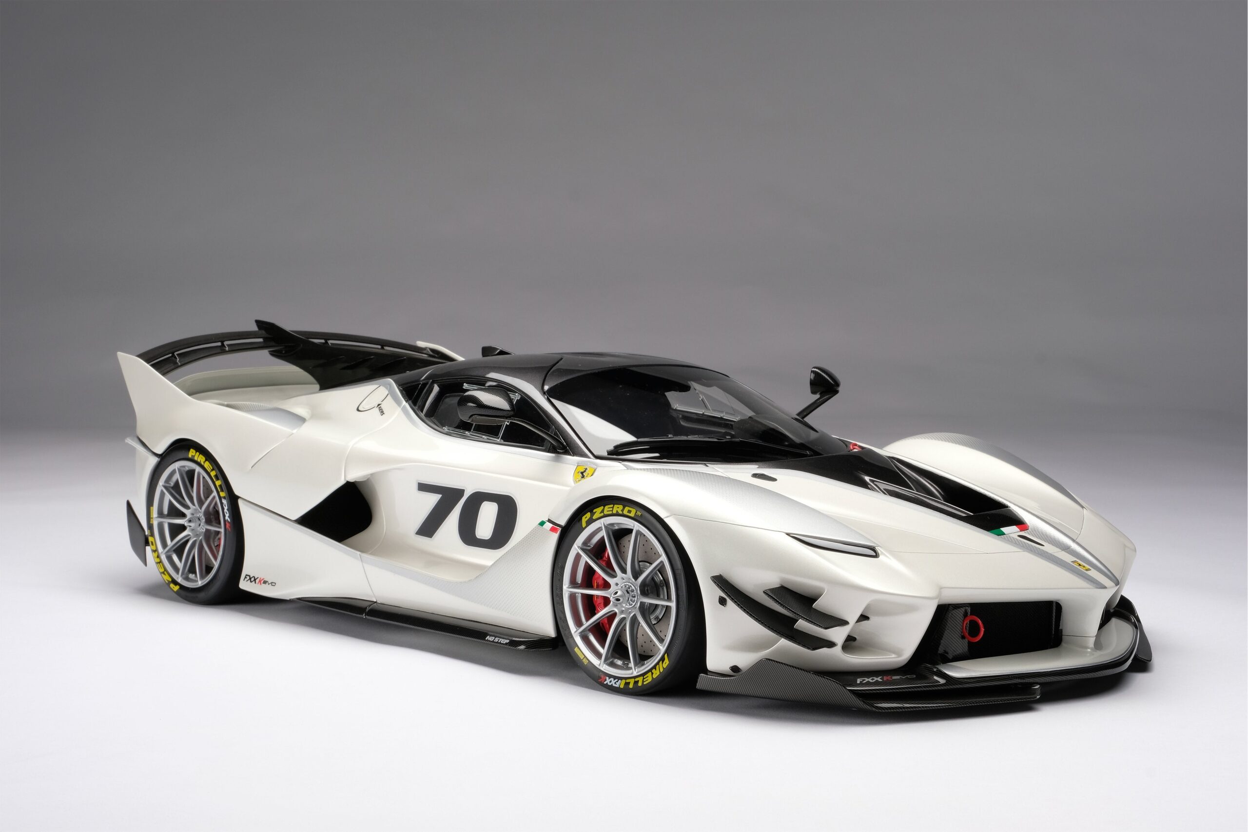 Amalgam Ferrari FXX K Evo (2017) - Weiß | 1:8 - 画像4