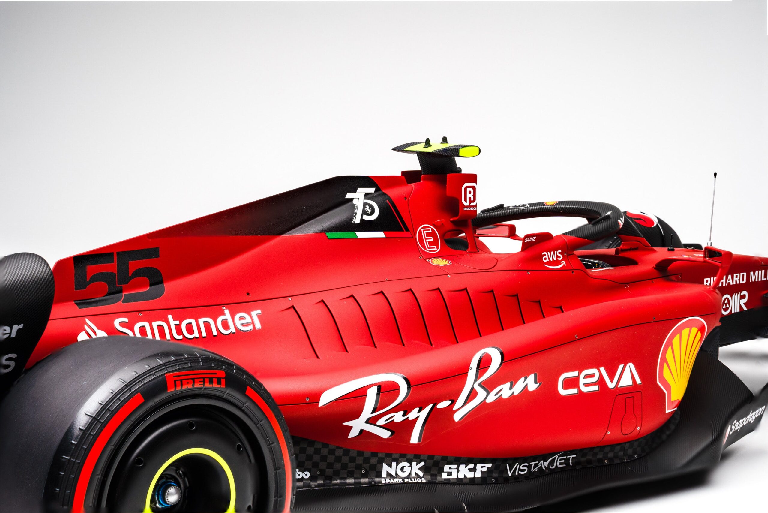 Amalgam Ferrari F1-75 2022 Bahrain Grand Prix - Dunkelrot | 1:8 - Image 8