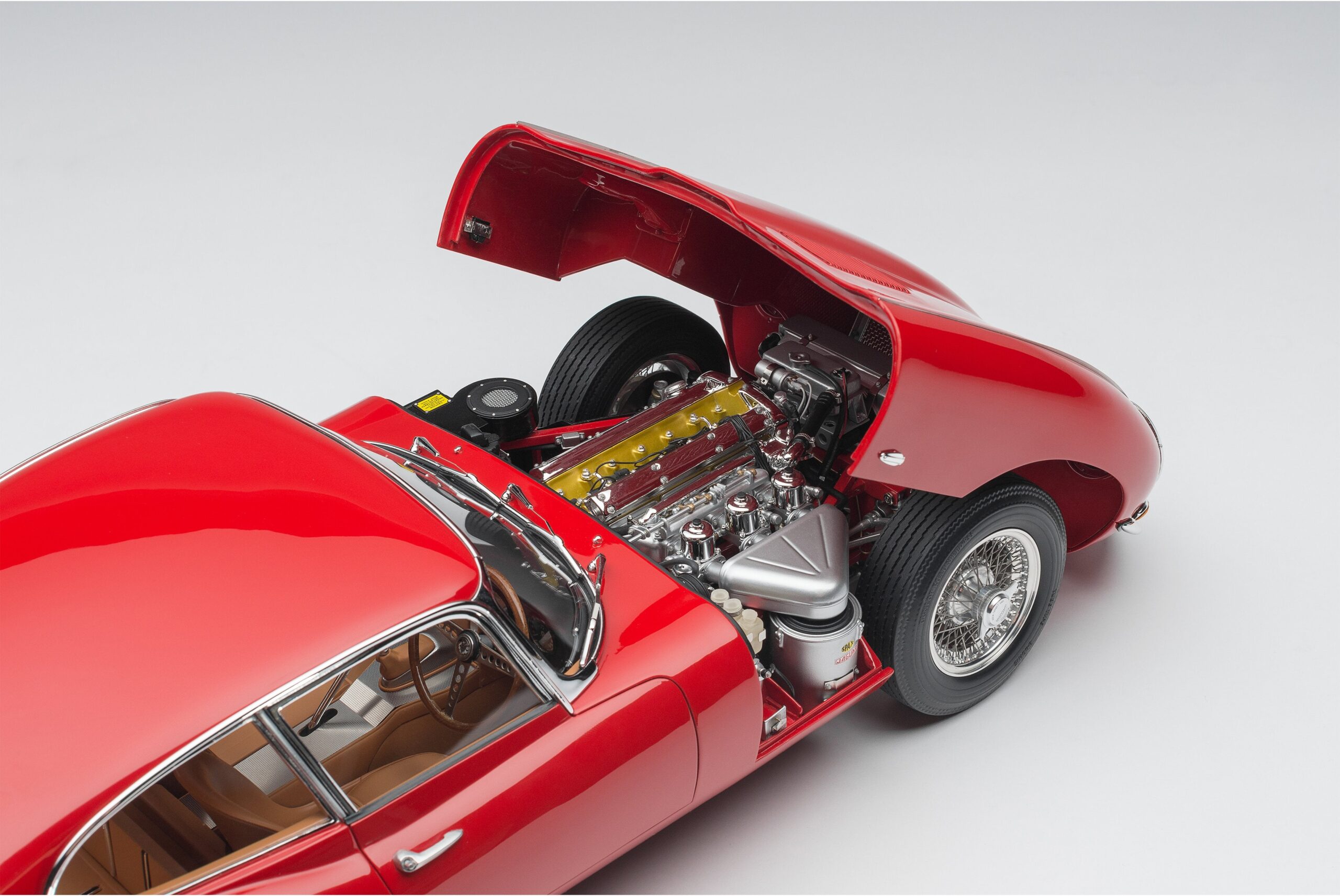 Amalgam Jaguar E-Type Series 1 Coupe (1961) - Rot | 1:8 – Bild 4