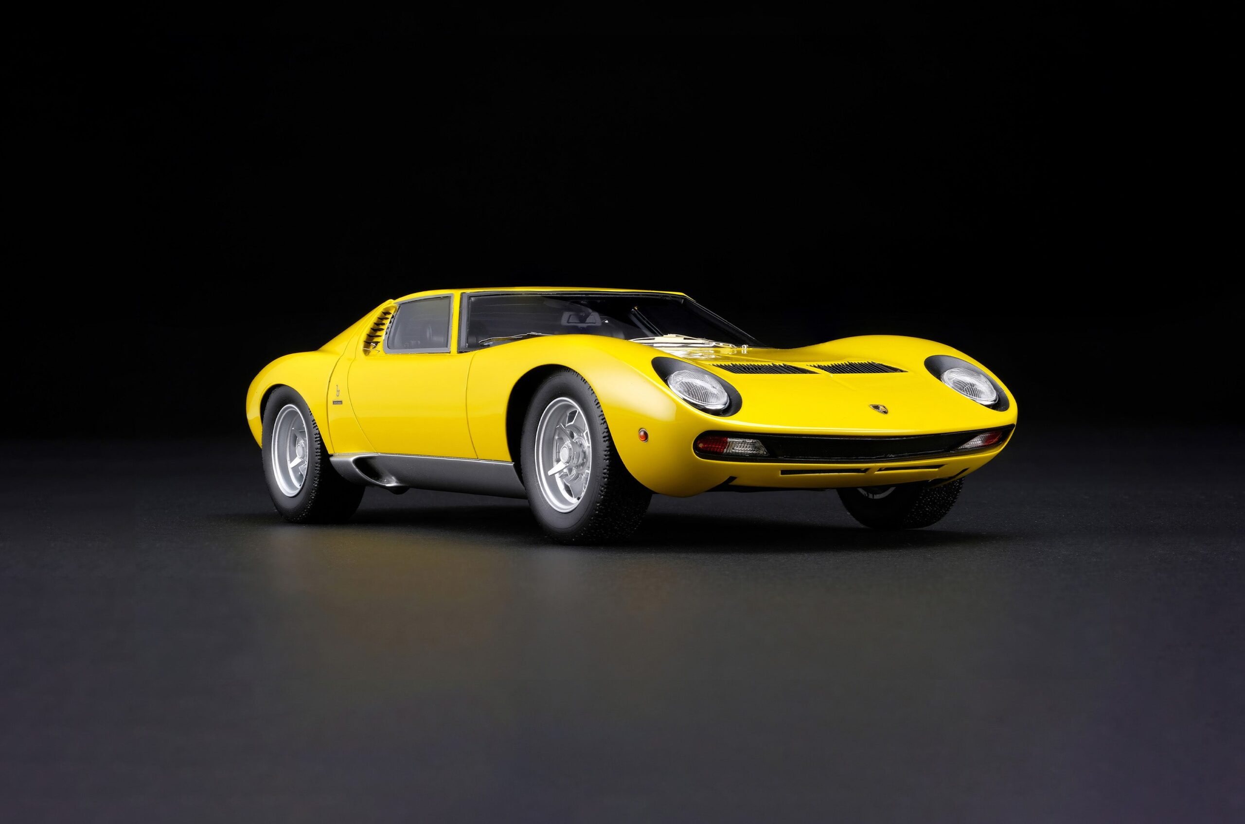 Amalgam Lamborghini Miura P400 SV | 1:18 – Bild 5