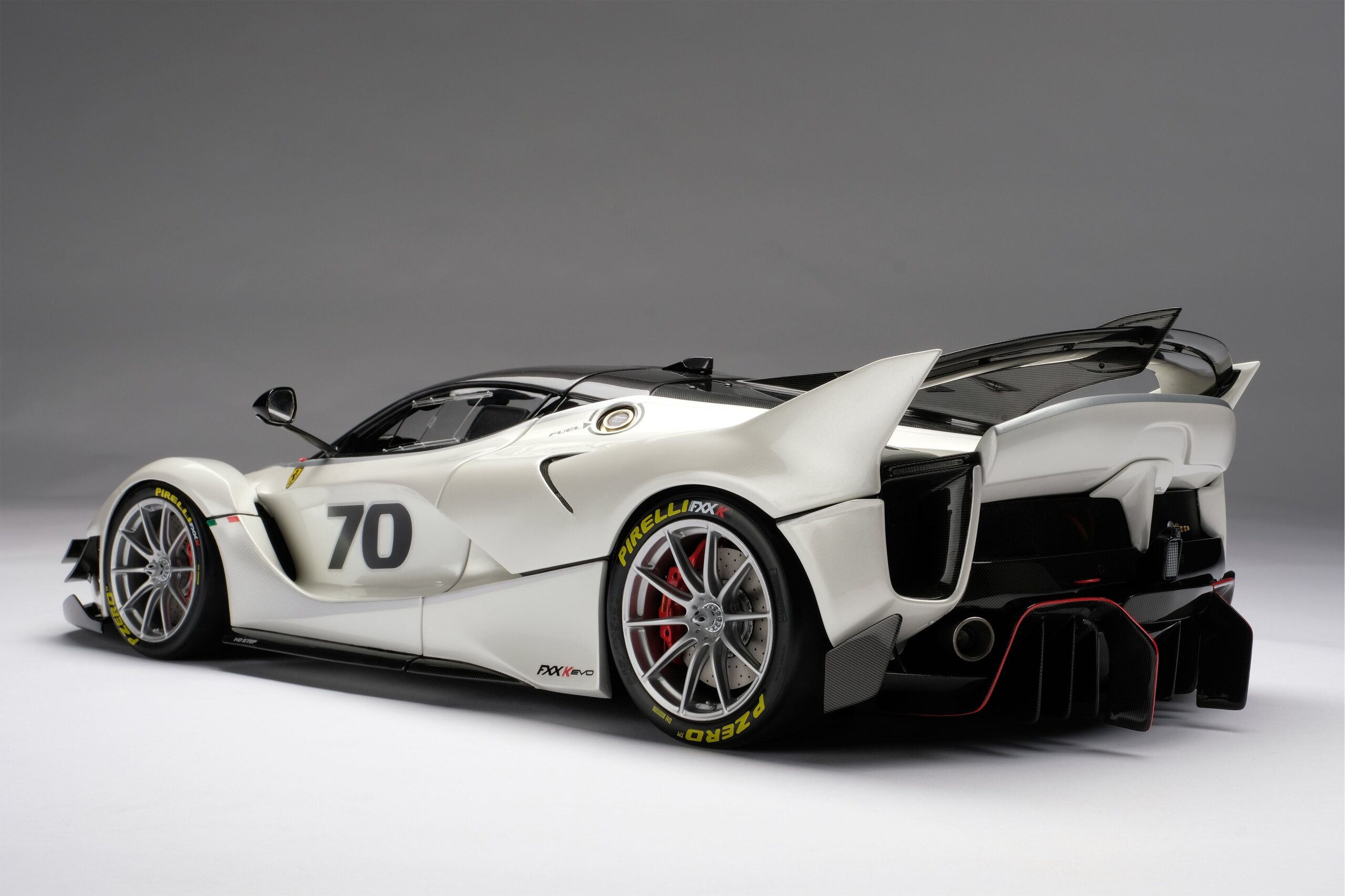 Amalgam Ferrari FXX K Evo (2017) - Weiß | 1:8 - 画像5