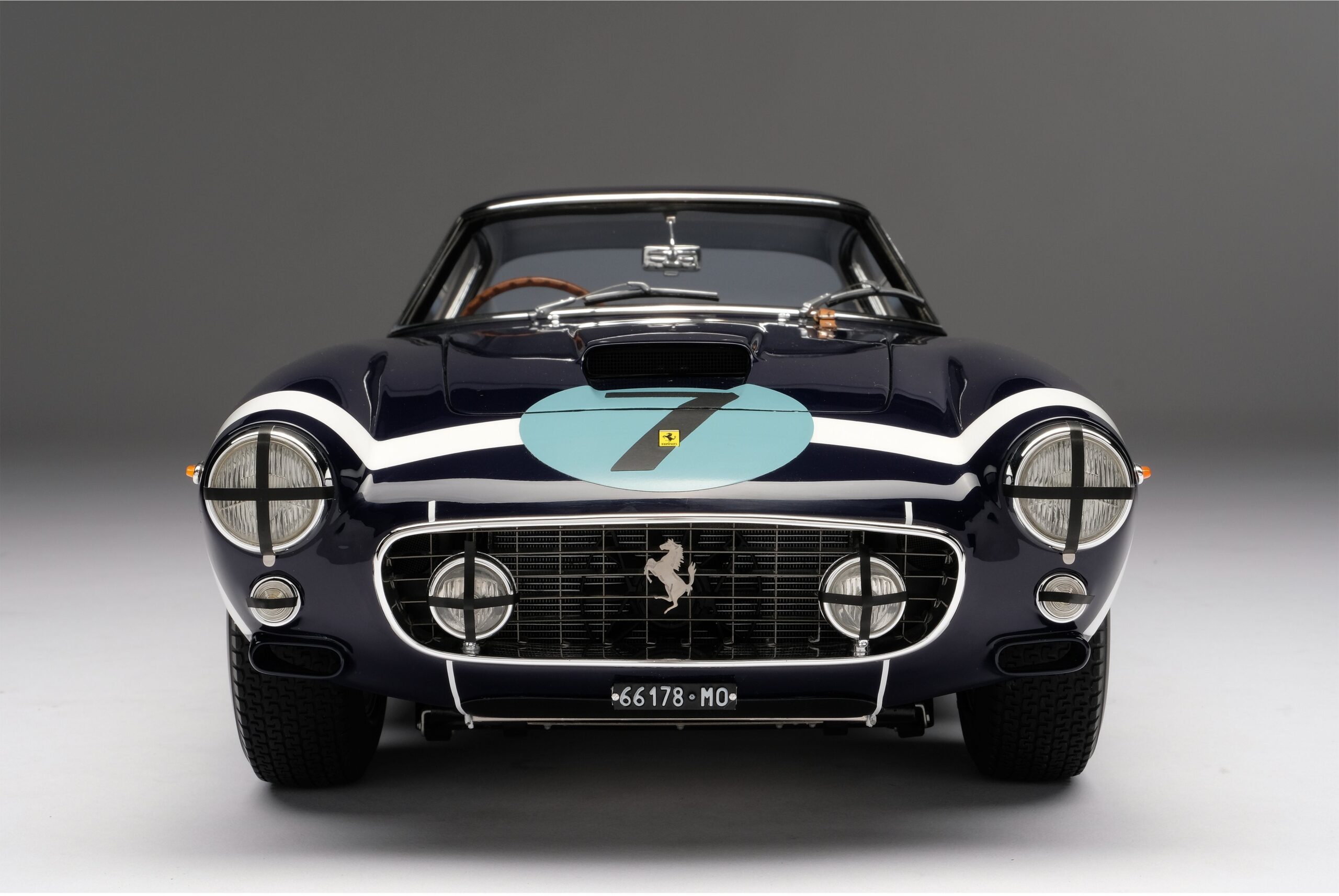 Amalgam Ferrari 250 GT Berlinetta Competizione SWB 1961 Goodwood TT Winner Moss - Blau | 1:8 – Bild 7