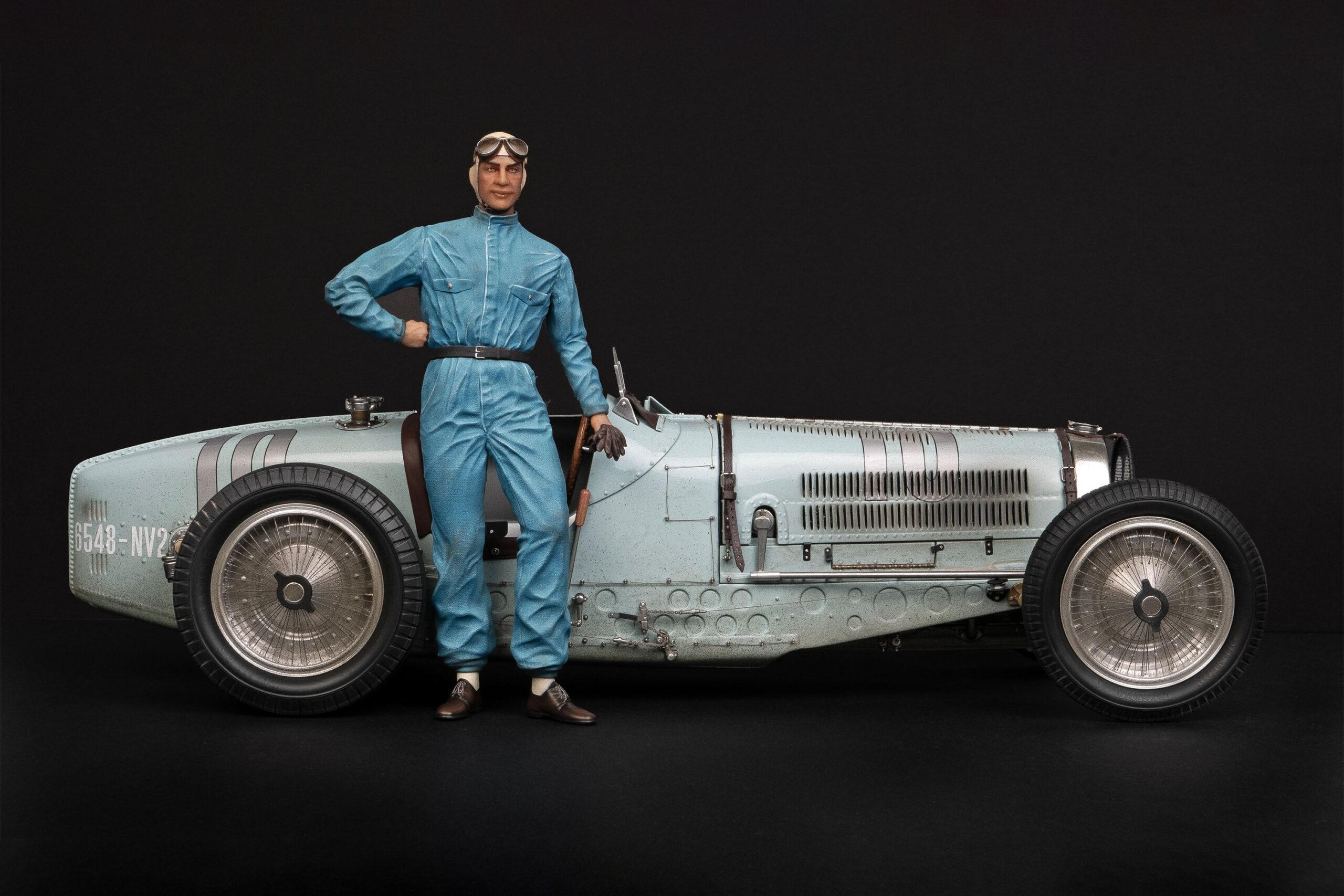 Amalgam Bugatti Type 59 1935 Belgian Grand Prix Jean-Pierre Wimille Figure Edition - Blau | 1:8 – Bild 3