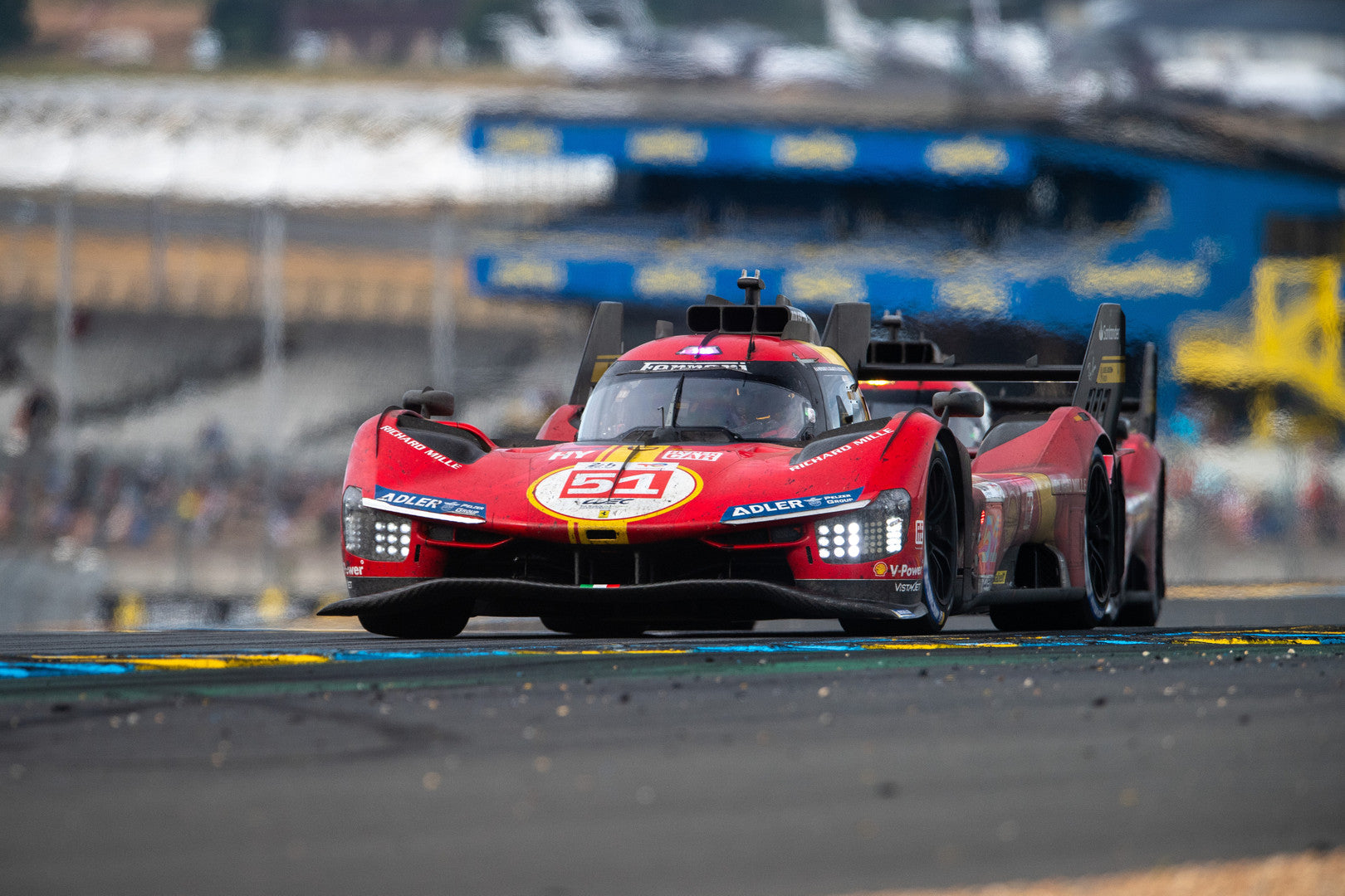 Amalgam Ferrari 499P 2023 Le Mans Winner (#51) Race Weathered - Rot | 1:8 – Bild 22