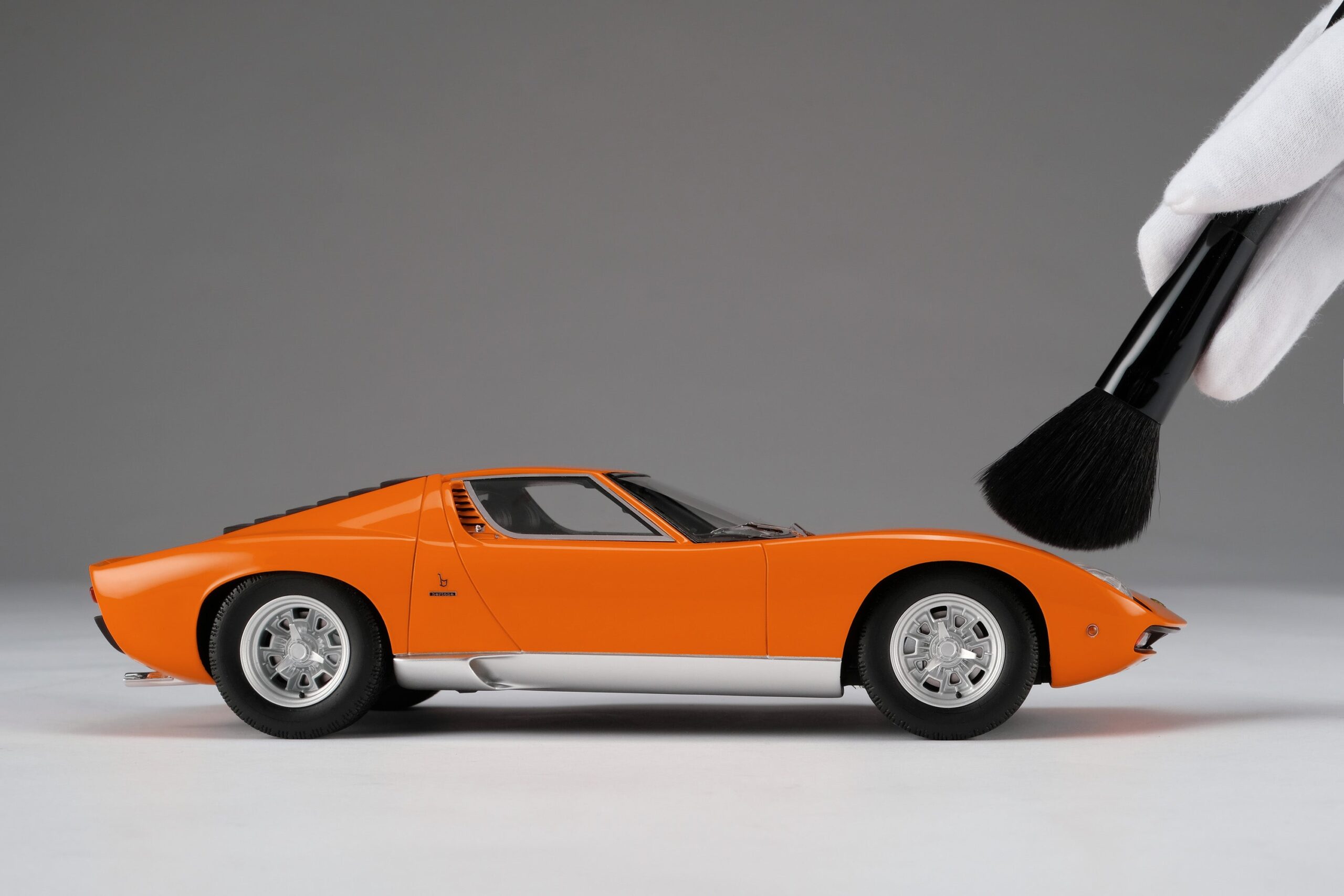Amalgam Lamborghini Miura P400 SV | 1:18 – Bild 20