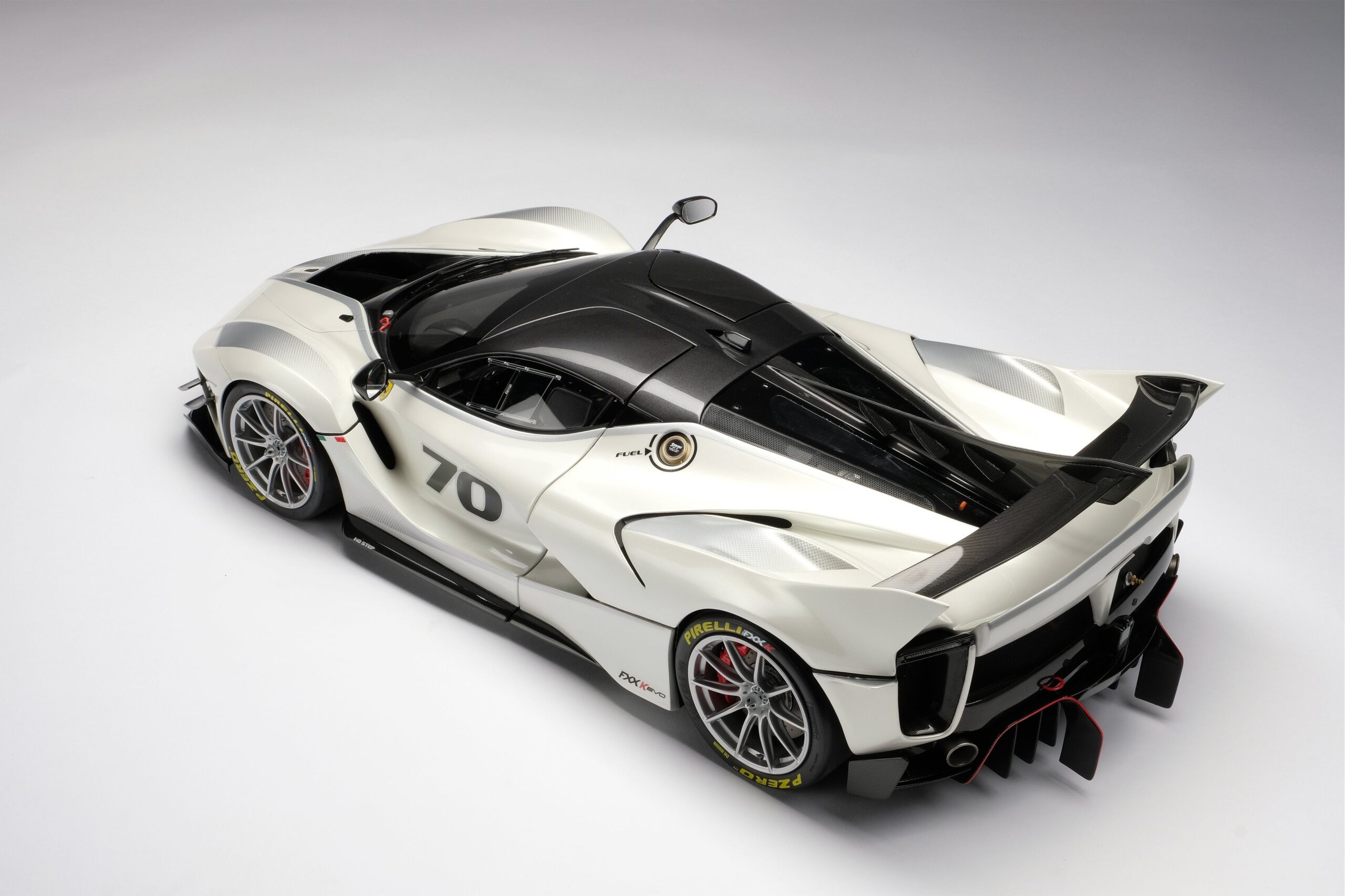Amalgam Ferrari FXX K Evo (2017) - Weiß | 1:8 - 画像7