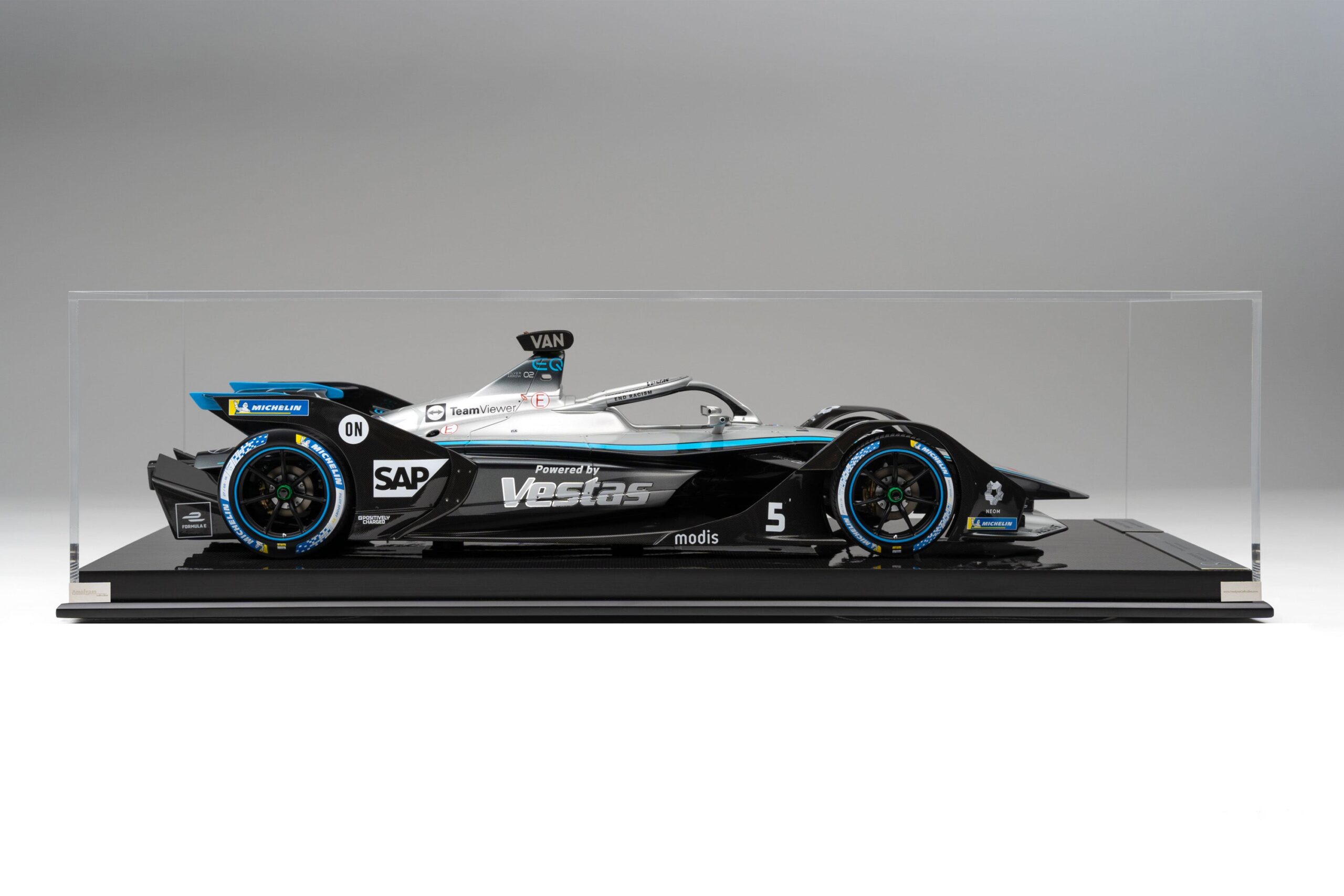 Amalgam Mercedes-Benz EQ Silver Arrow 02 Gen2 Season 7 (2020-21) - Silber | 1:8 - Image 28
