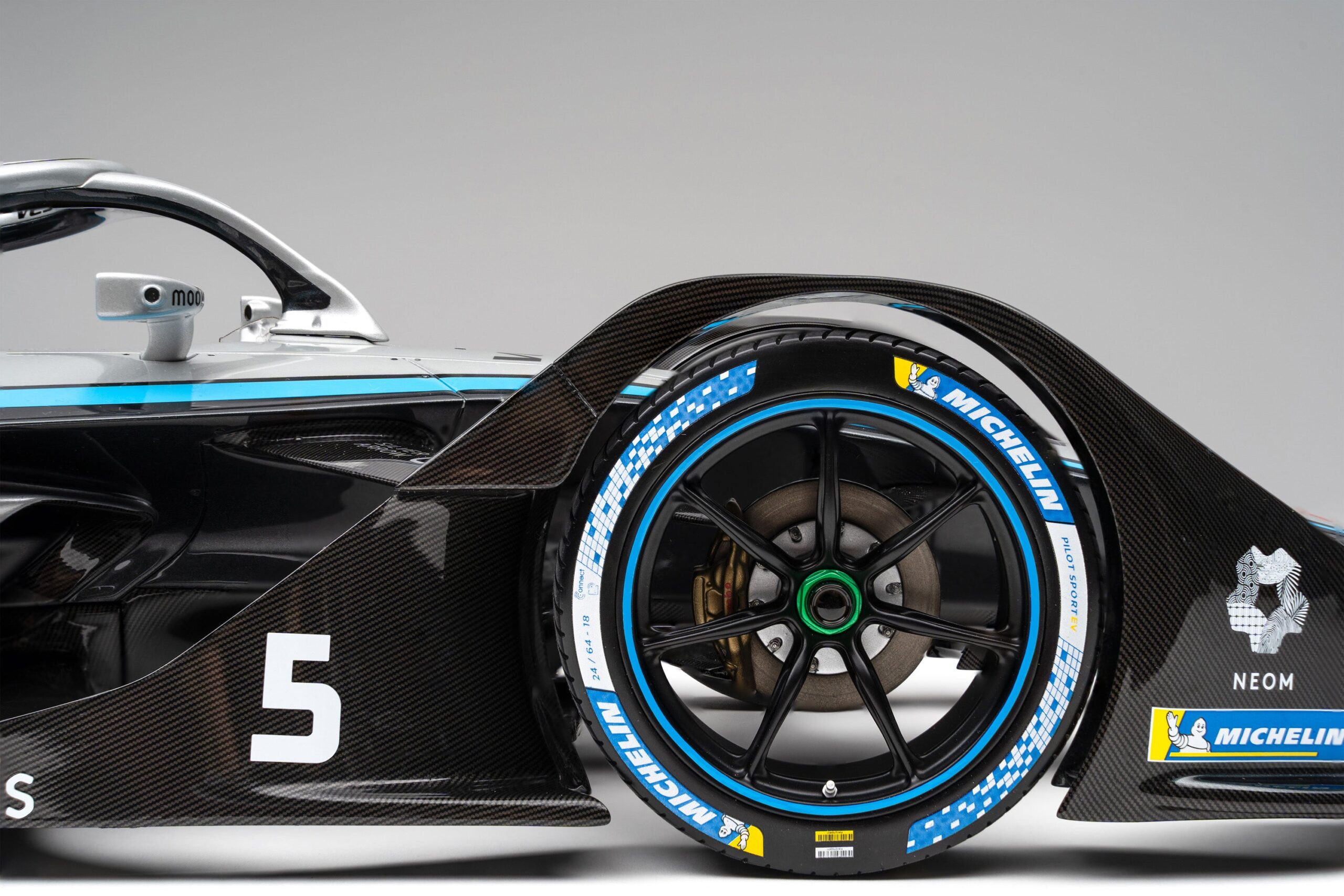 Amalgam Mercedes-Benz EQ Silver Arrow 02 Gen2 Season 7 (2020-21) - Silber | 1:8 - Image 23