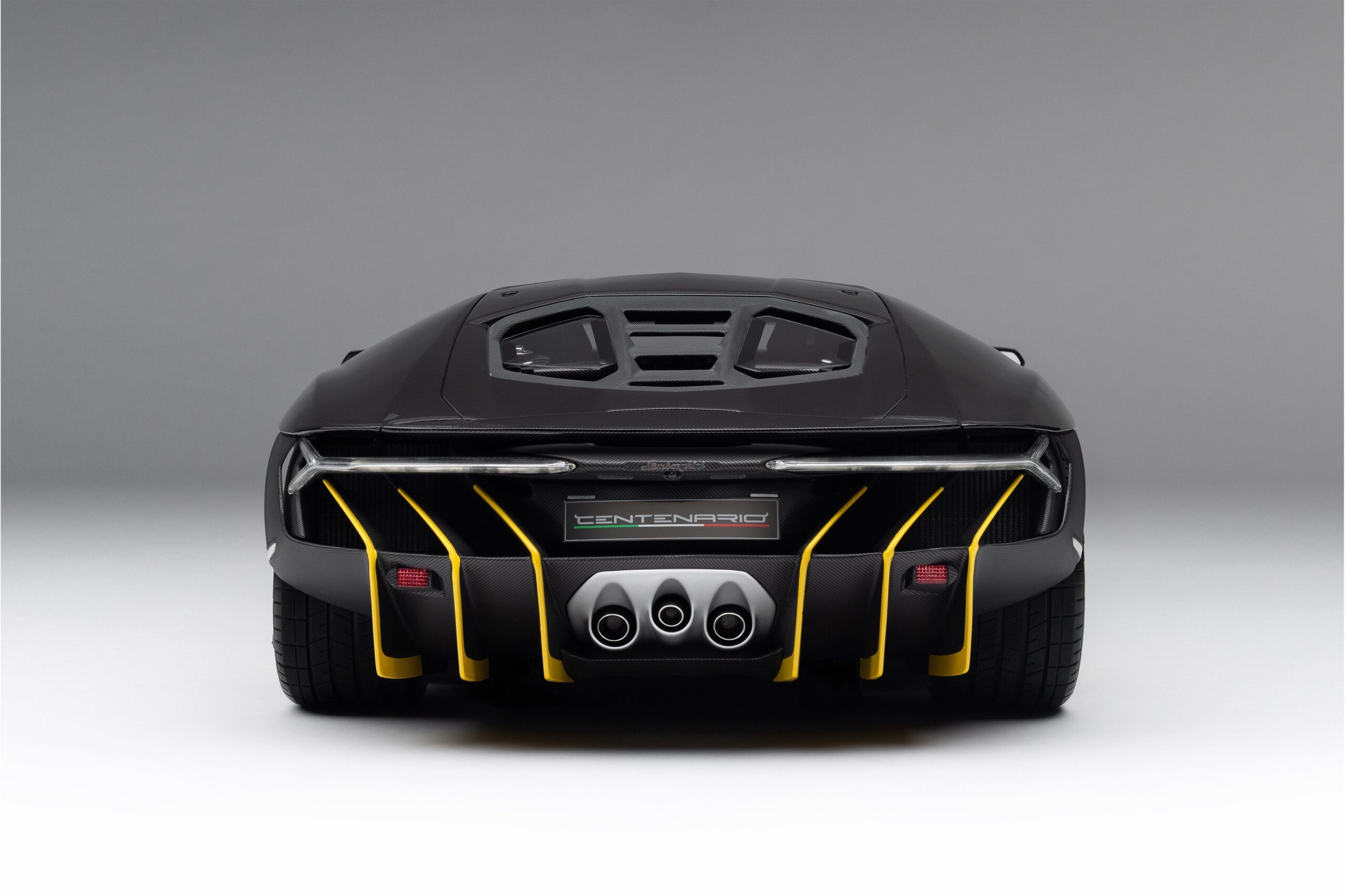 Amalgam Lamborghini Centenario Genfer Auto-Salon 2016 - Silber | 1:8 - Image 9